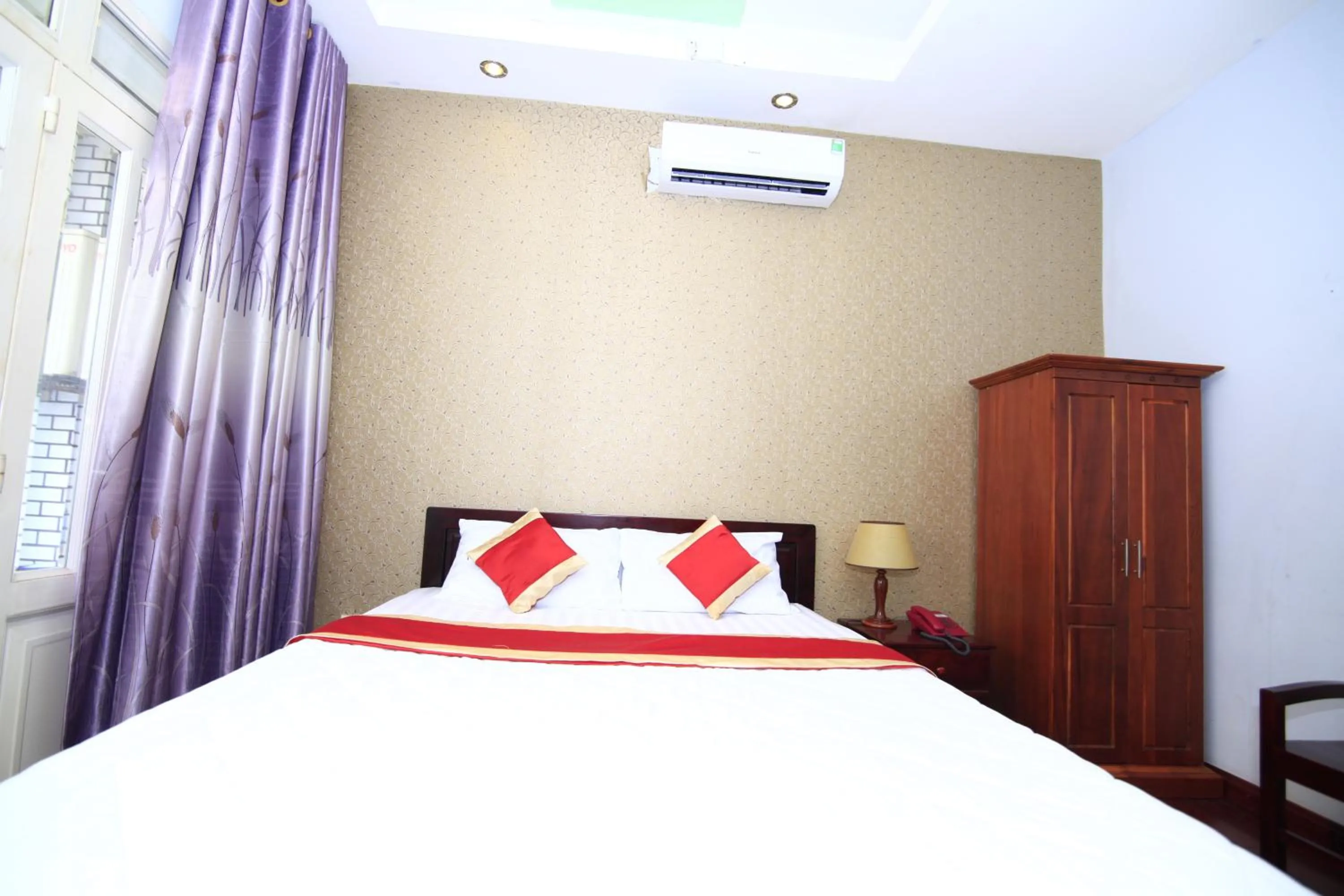 Bedroom, Bed in Truong Giang Hotel
