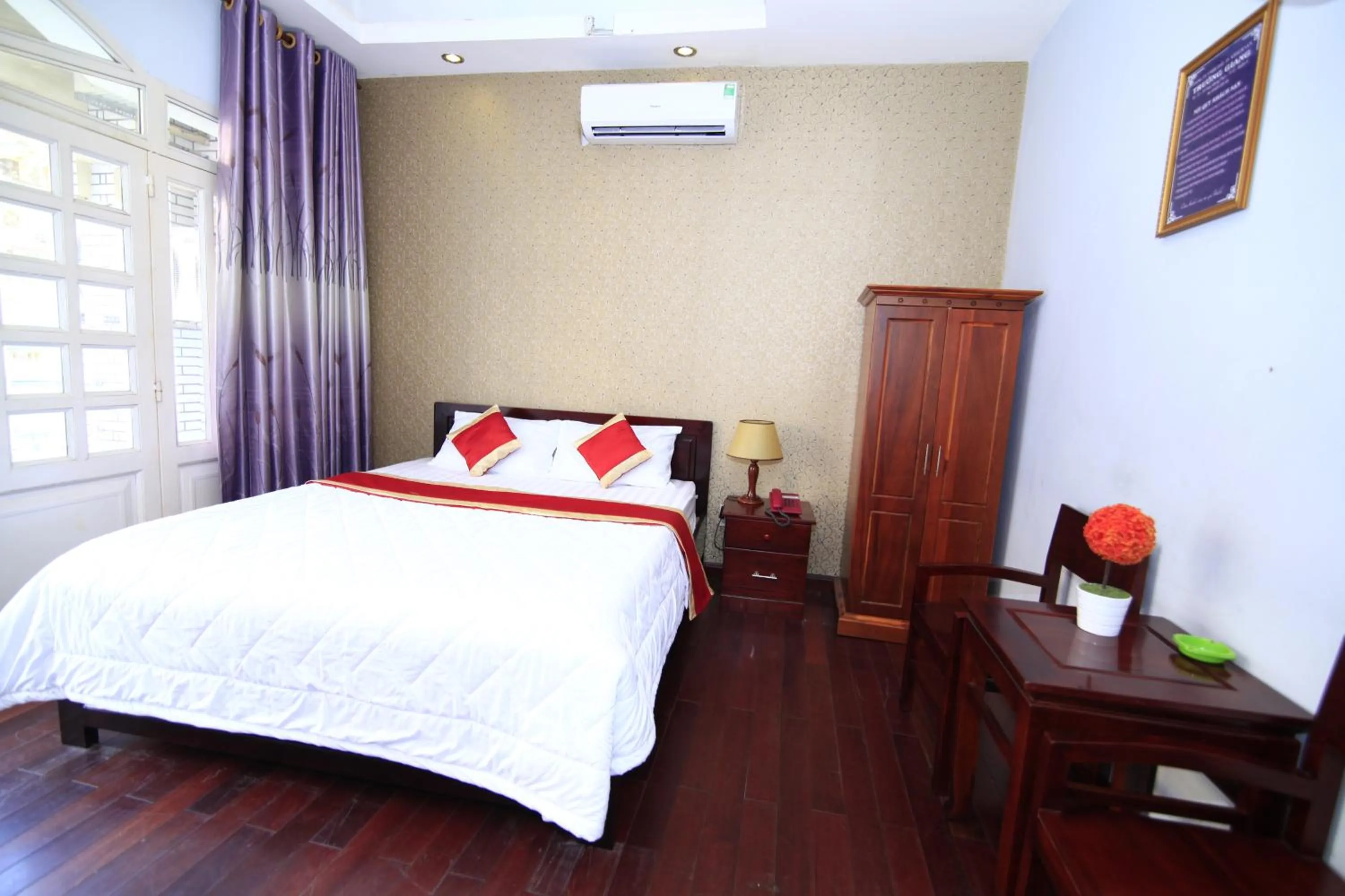 Bedroom, Bed in Truong Giang Hotel