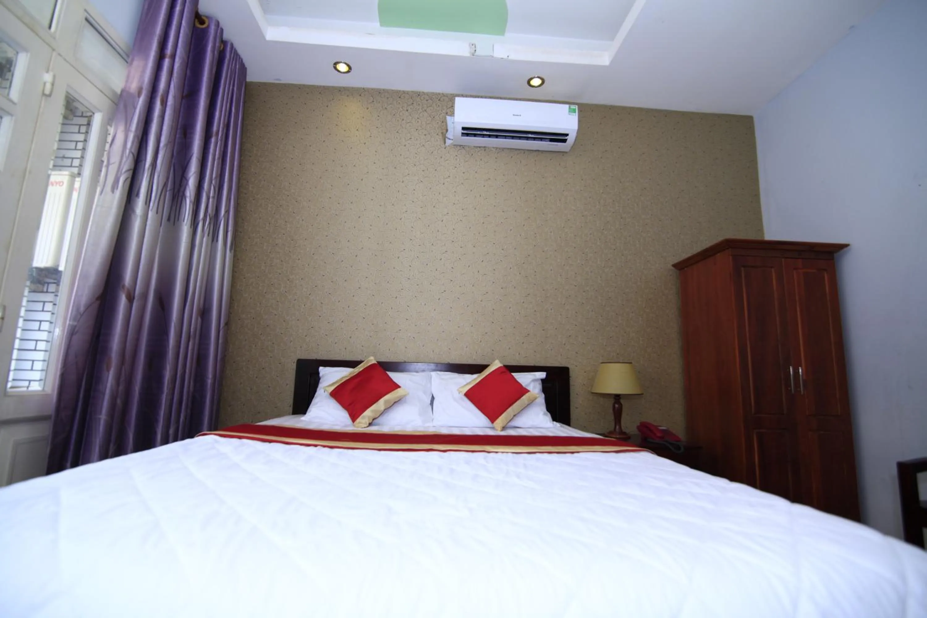 Photo of the whole room, Bed in Truong Giang Hotel