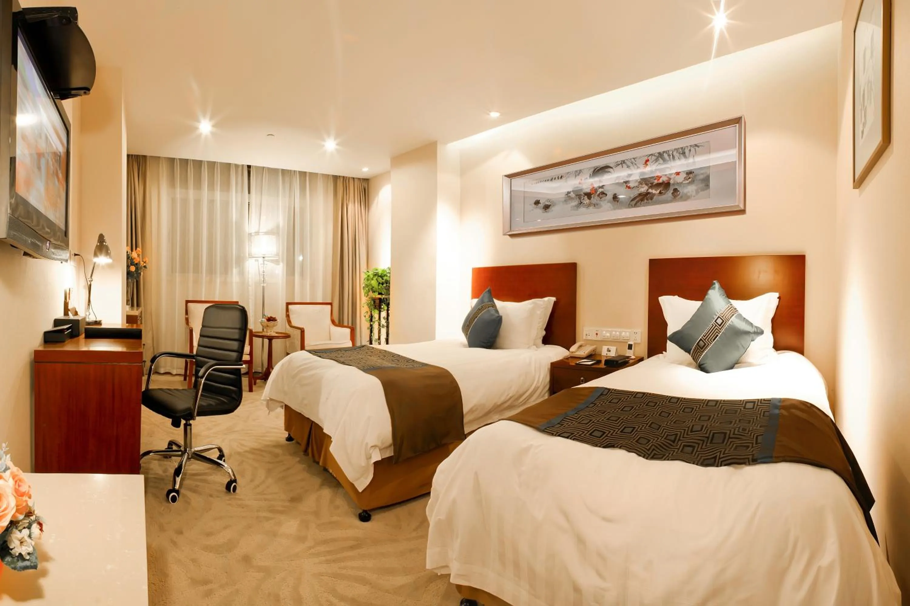 Bed, Room Photo in Landison Plaza International Hotel