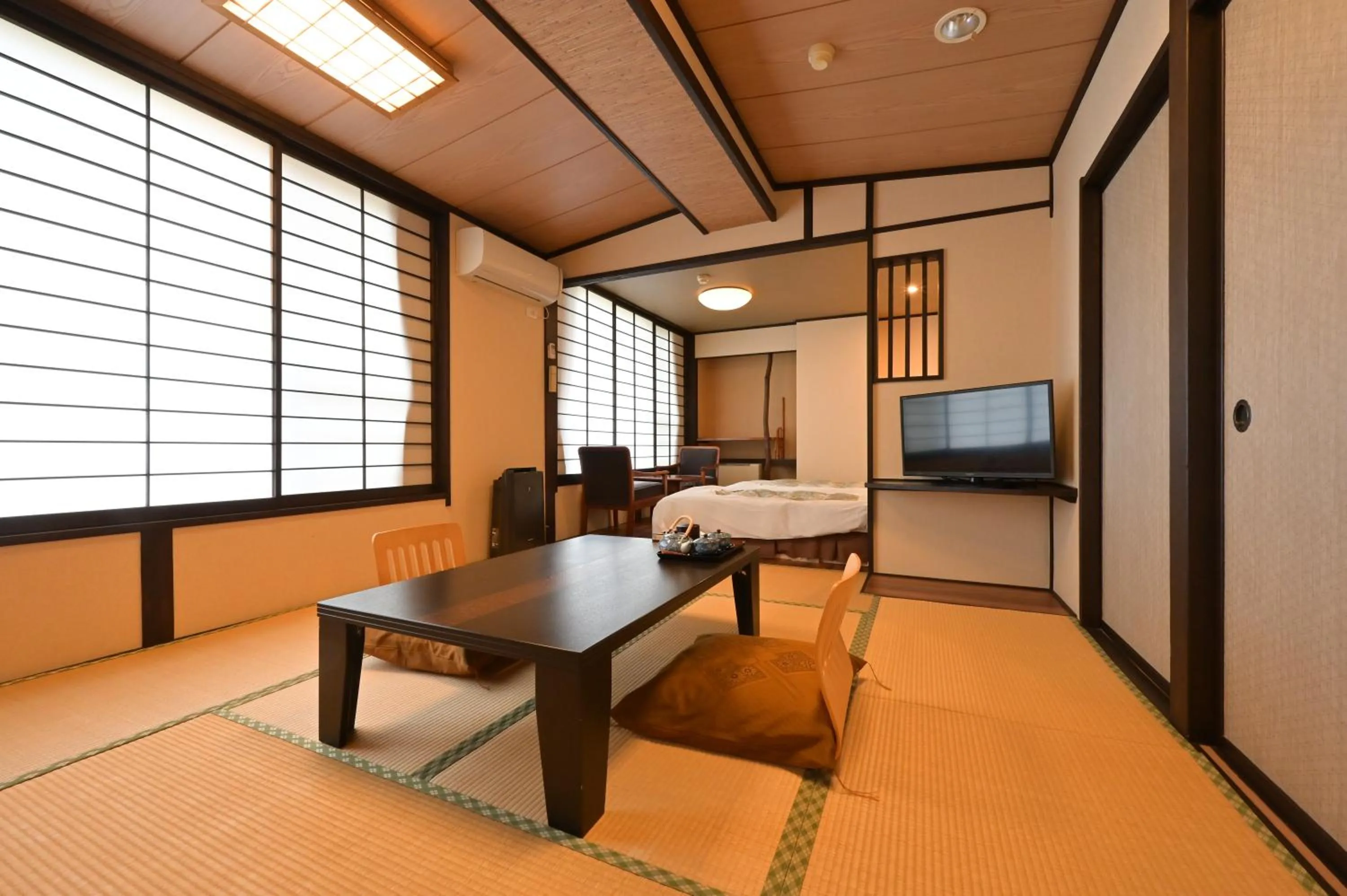 Photo of the whole room in Ryokan Tamura