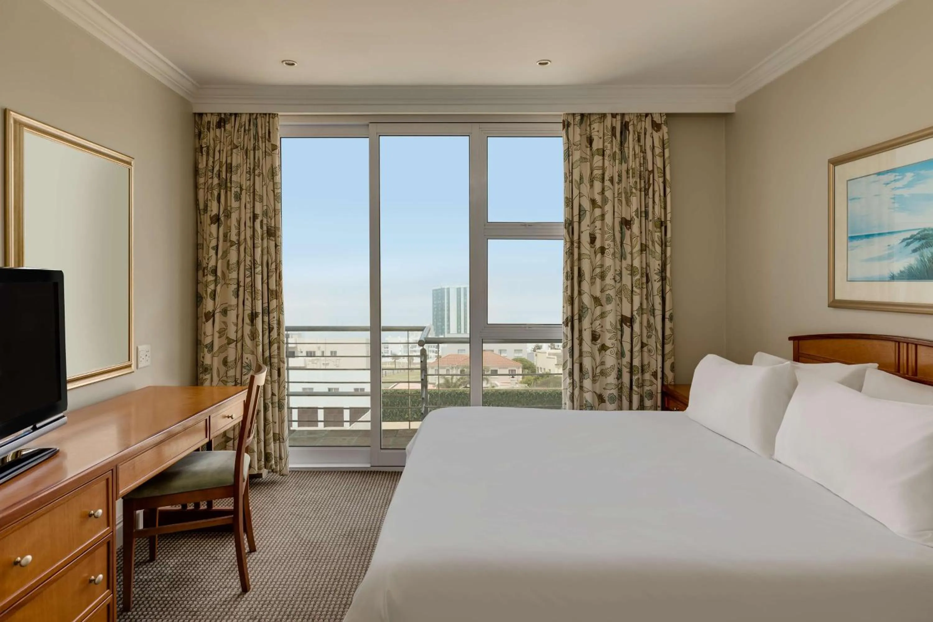 Photo of the whole room, Bed in Southern Sun The Marine