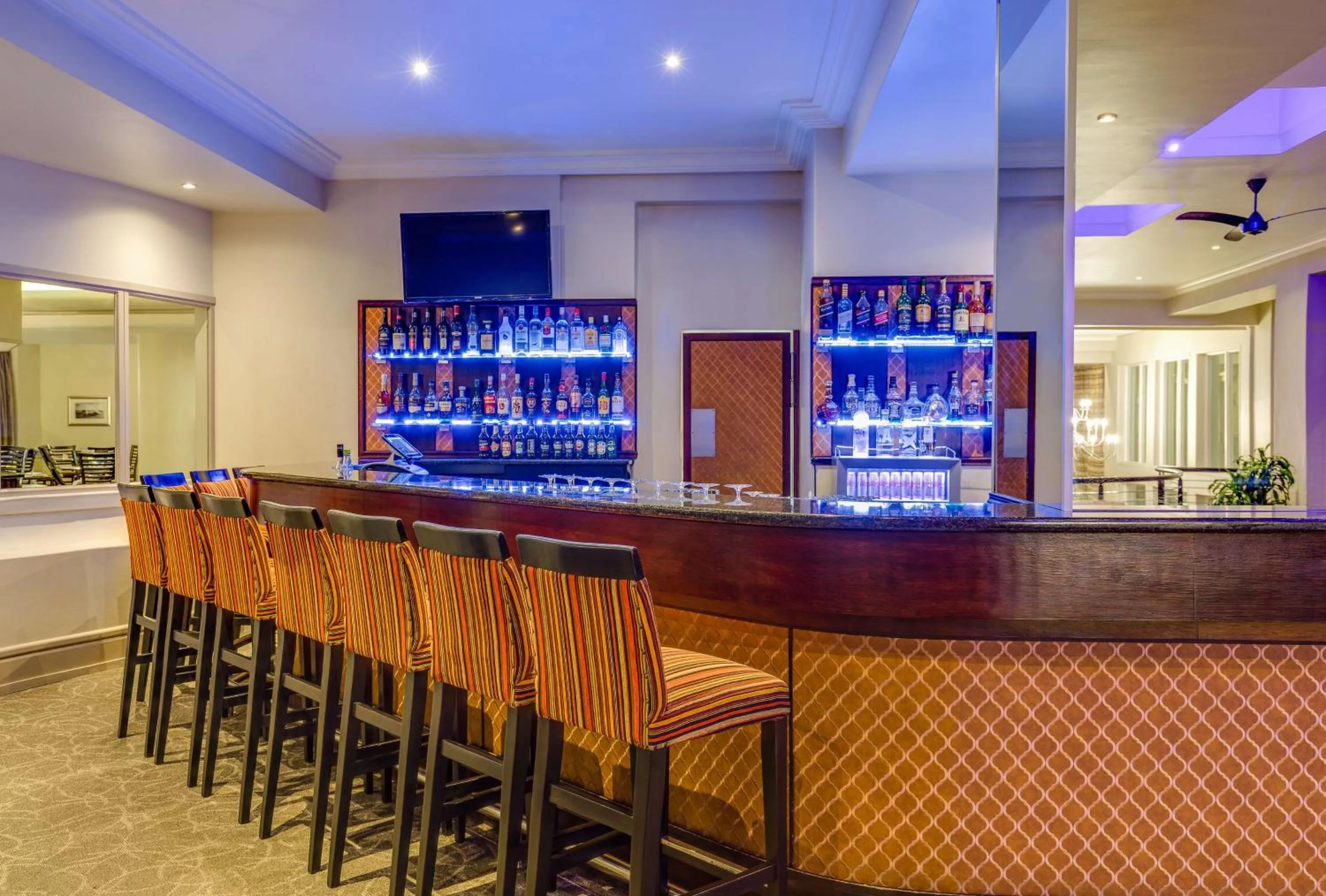 Lounge or bar in Southern Sun The Marine