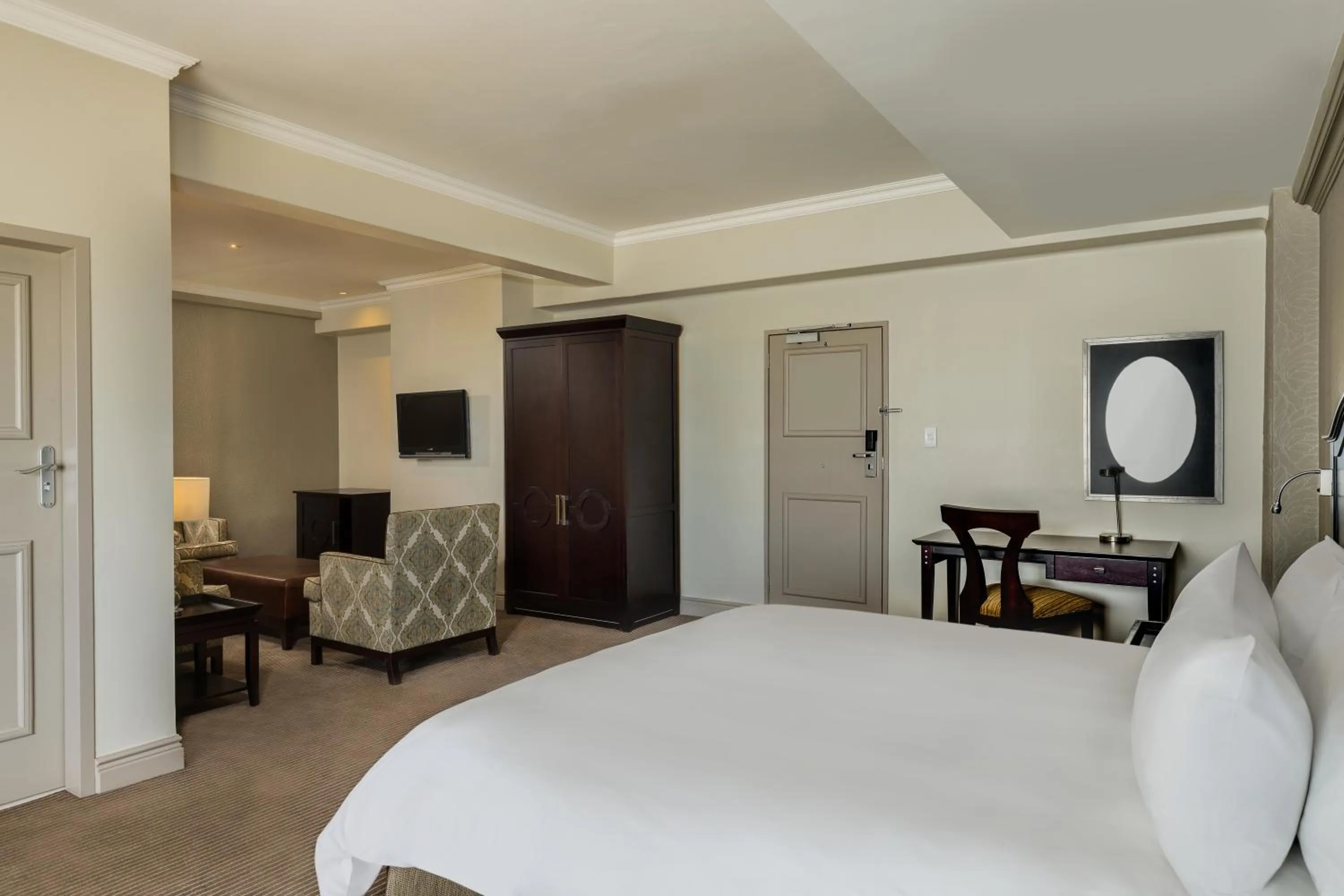 Seating area, Bed in Southern Sun The Marine