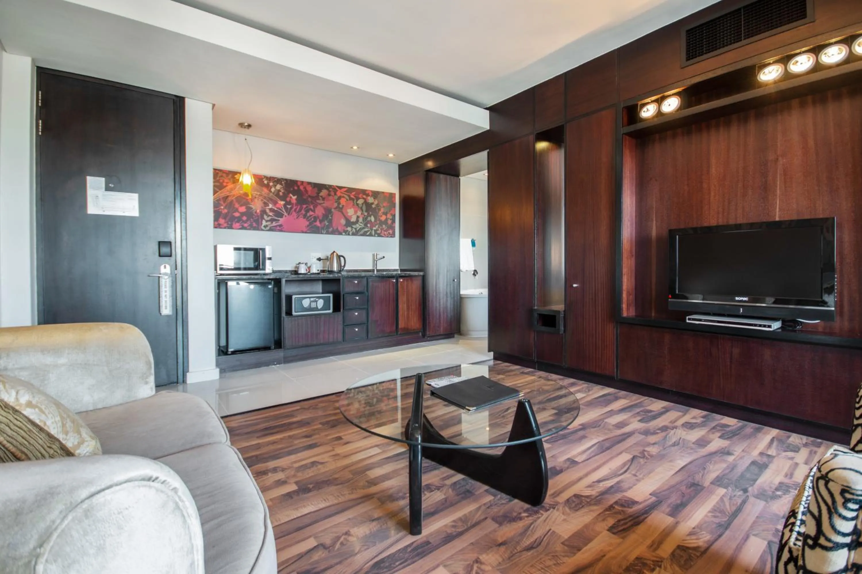 Kitchen or kitchenette in Colosseum Hotel