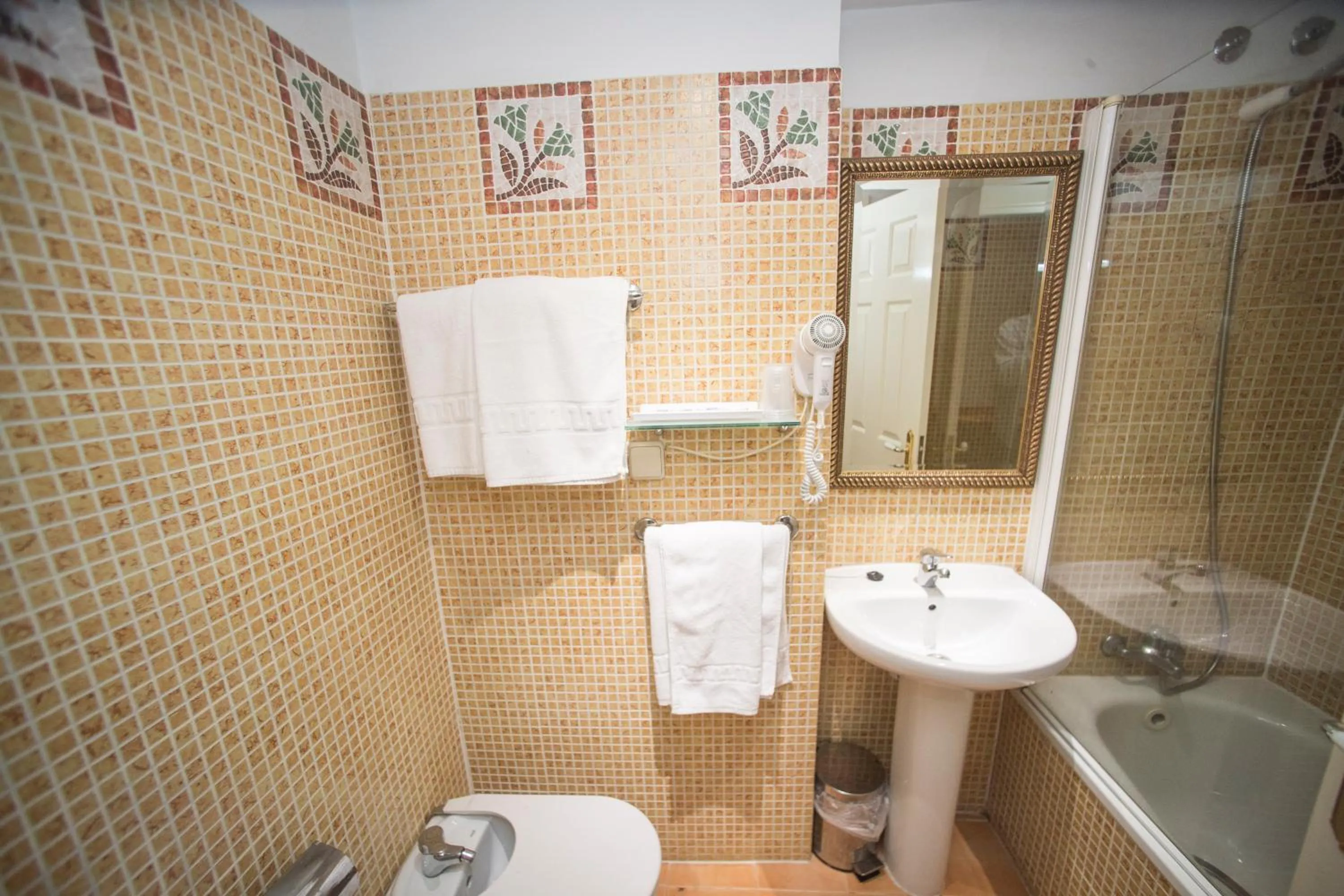 Bathroom in Hotel Alba