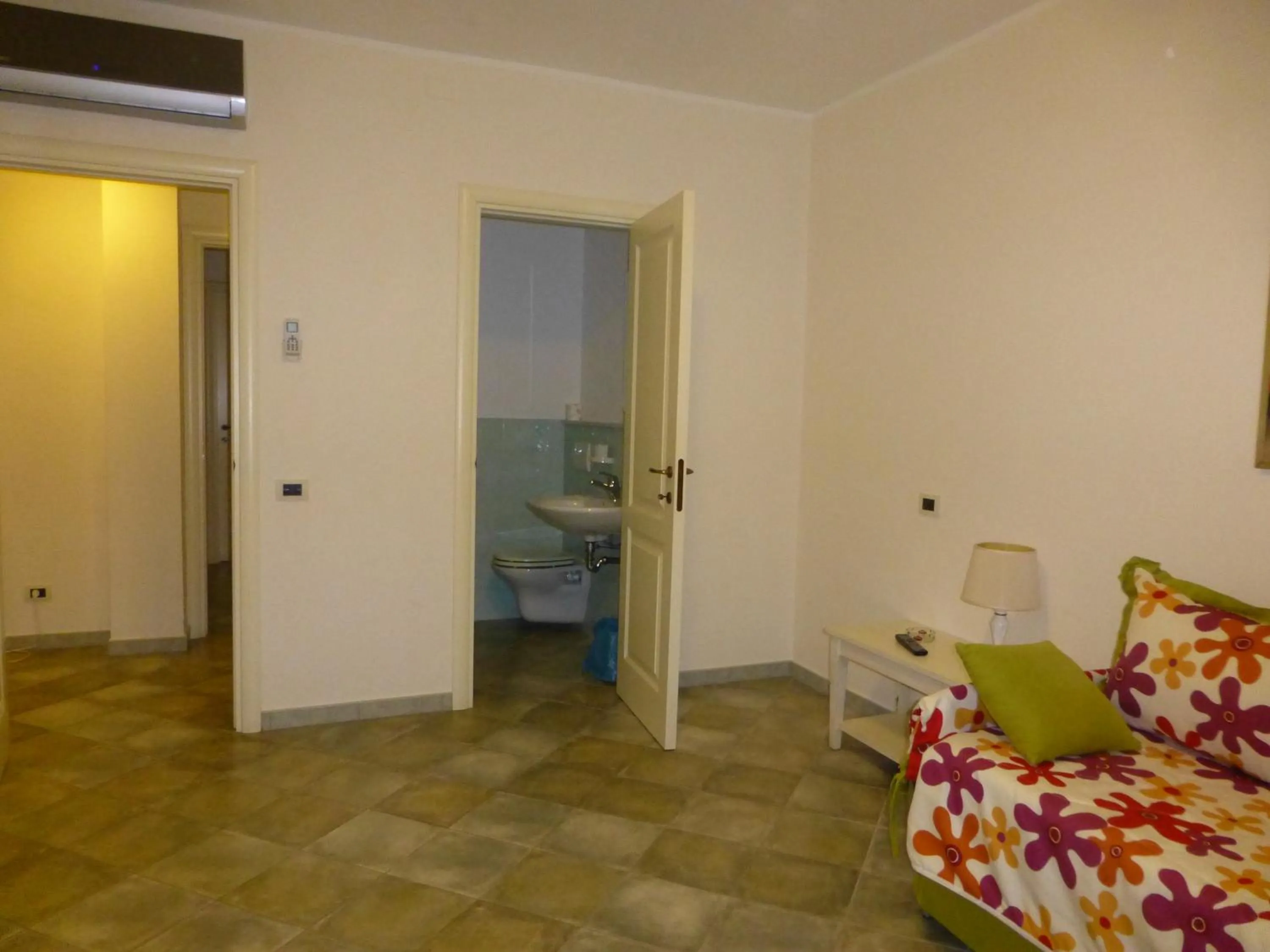 Bathroom, Bed in Hotel Celeste