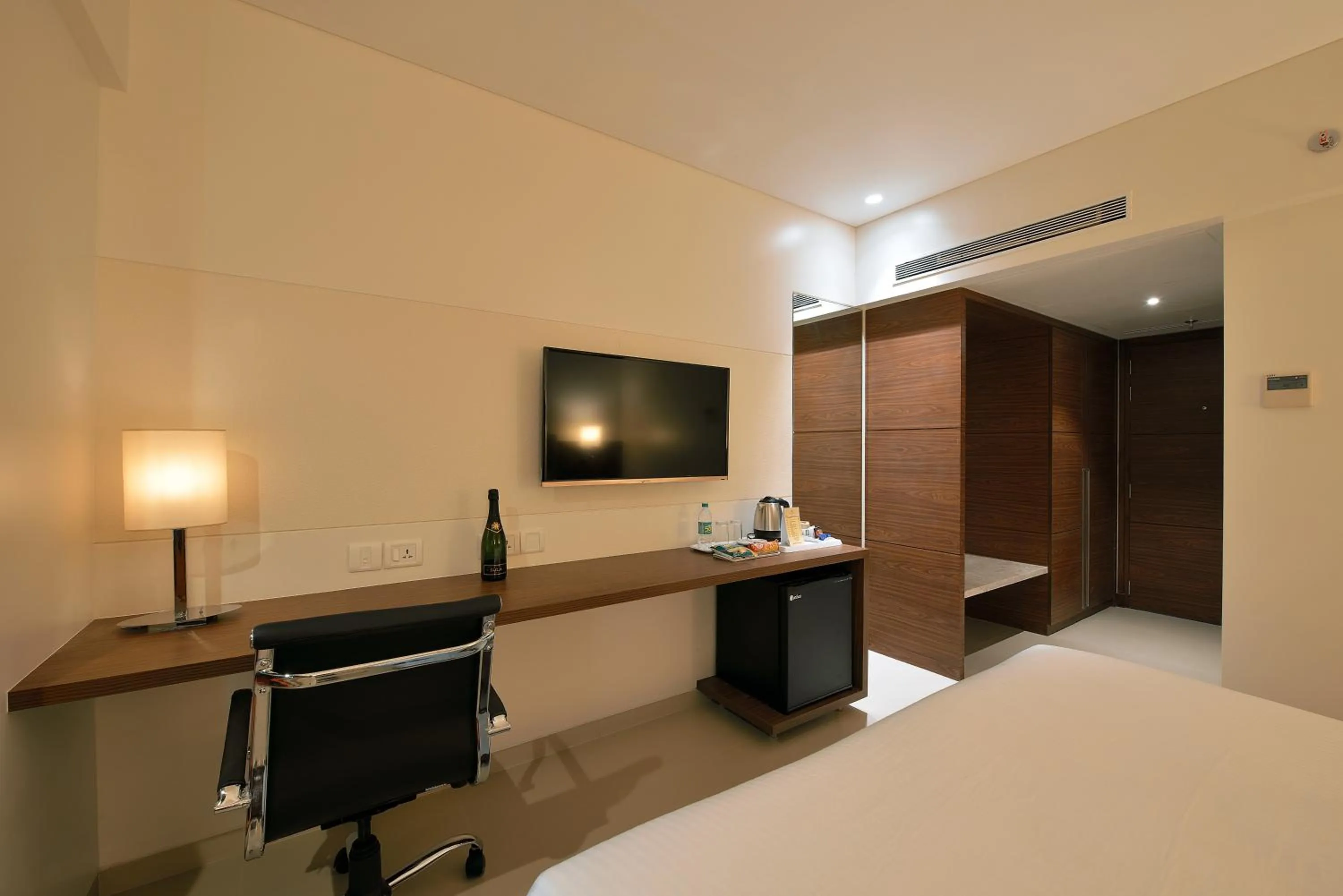 Living room, Bed in Krishna Palace Hotel - Ambernath