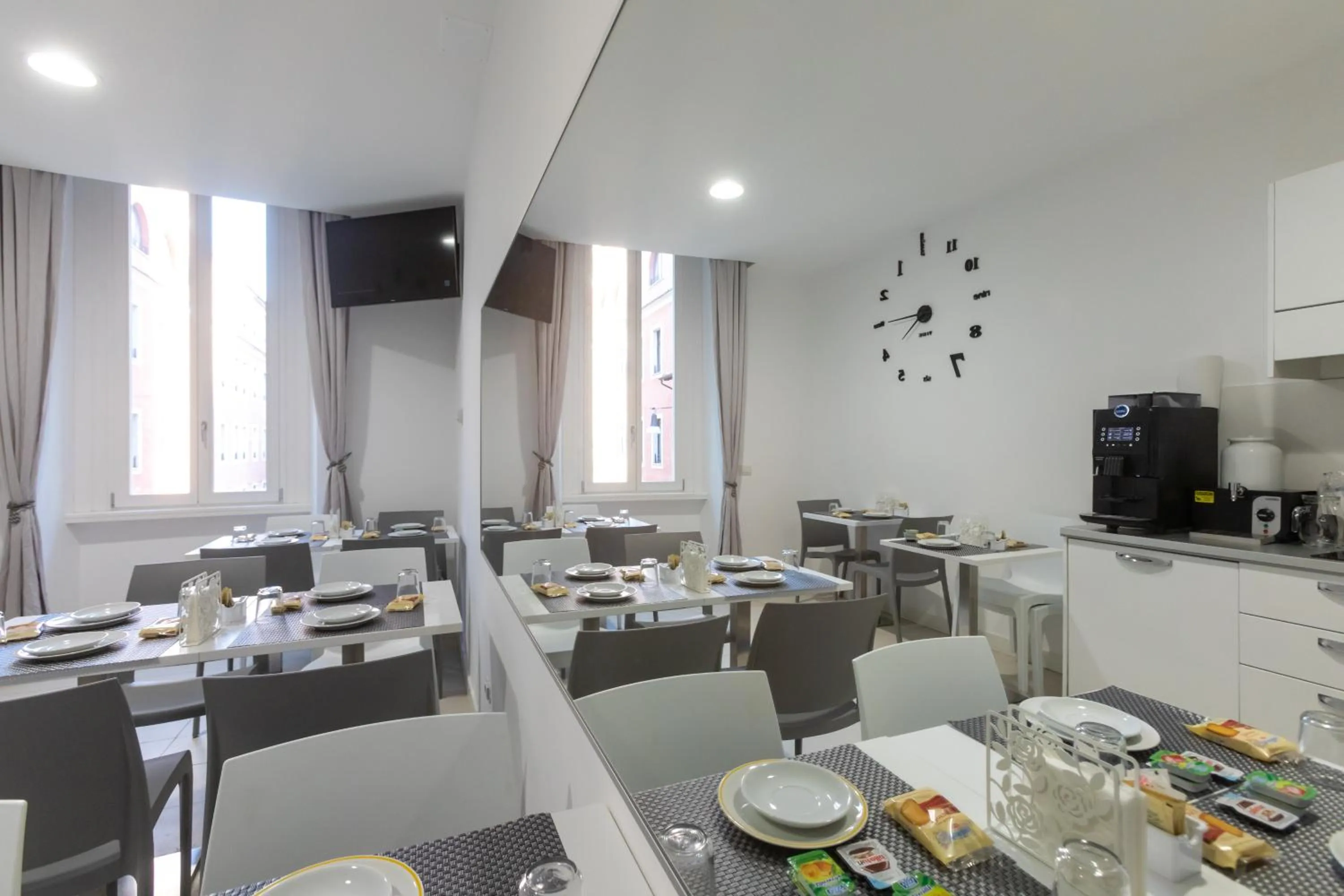 Restaurant/places to eat in Trevi Elite Rome