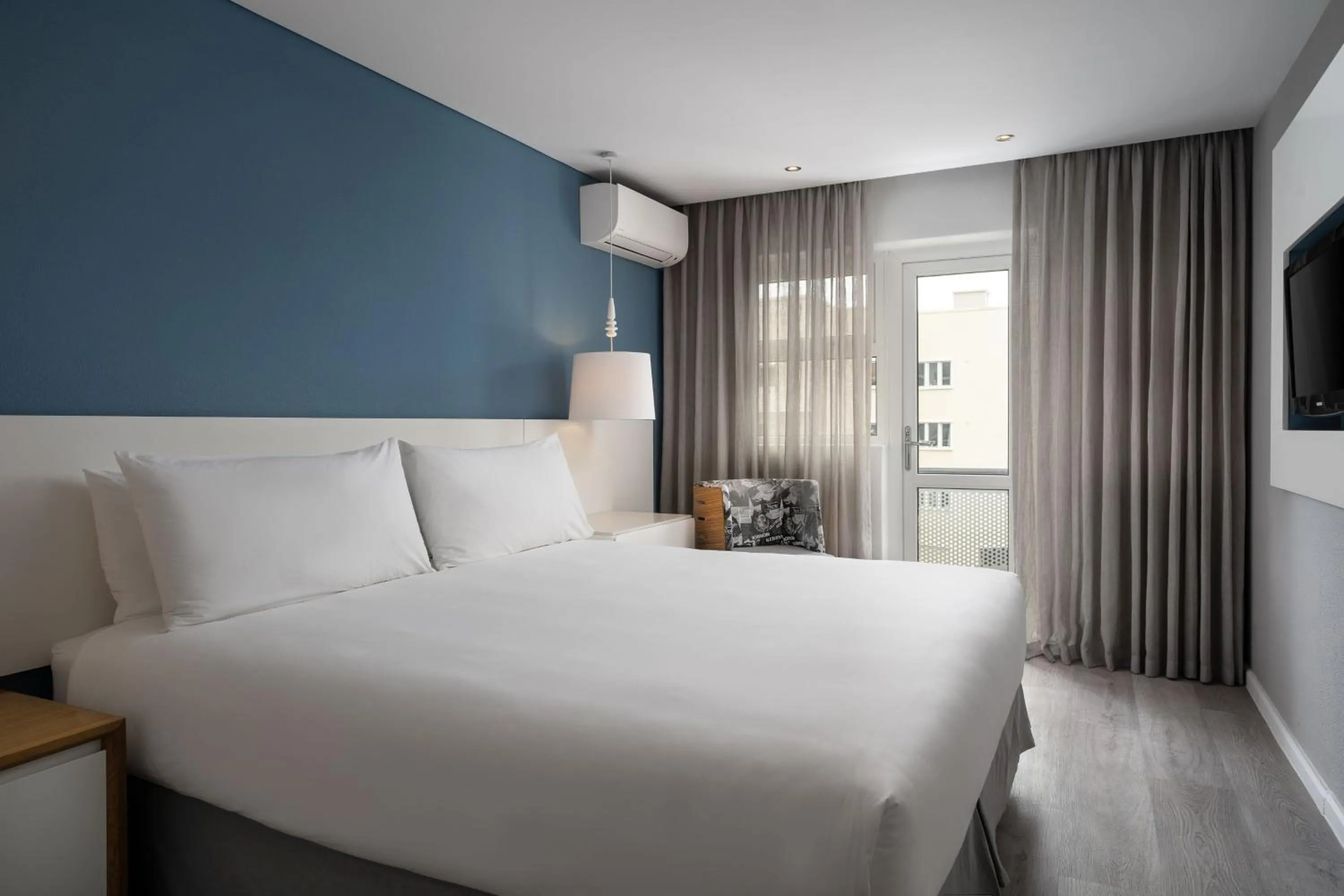 Bedroom, Bed in Protea Hotel by Marriott Cape Town Sea Point