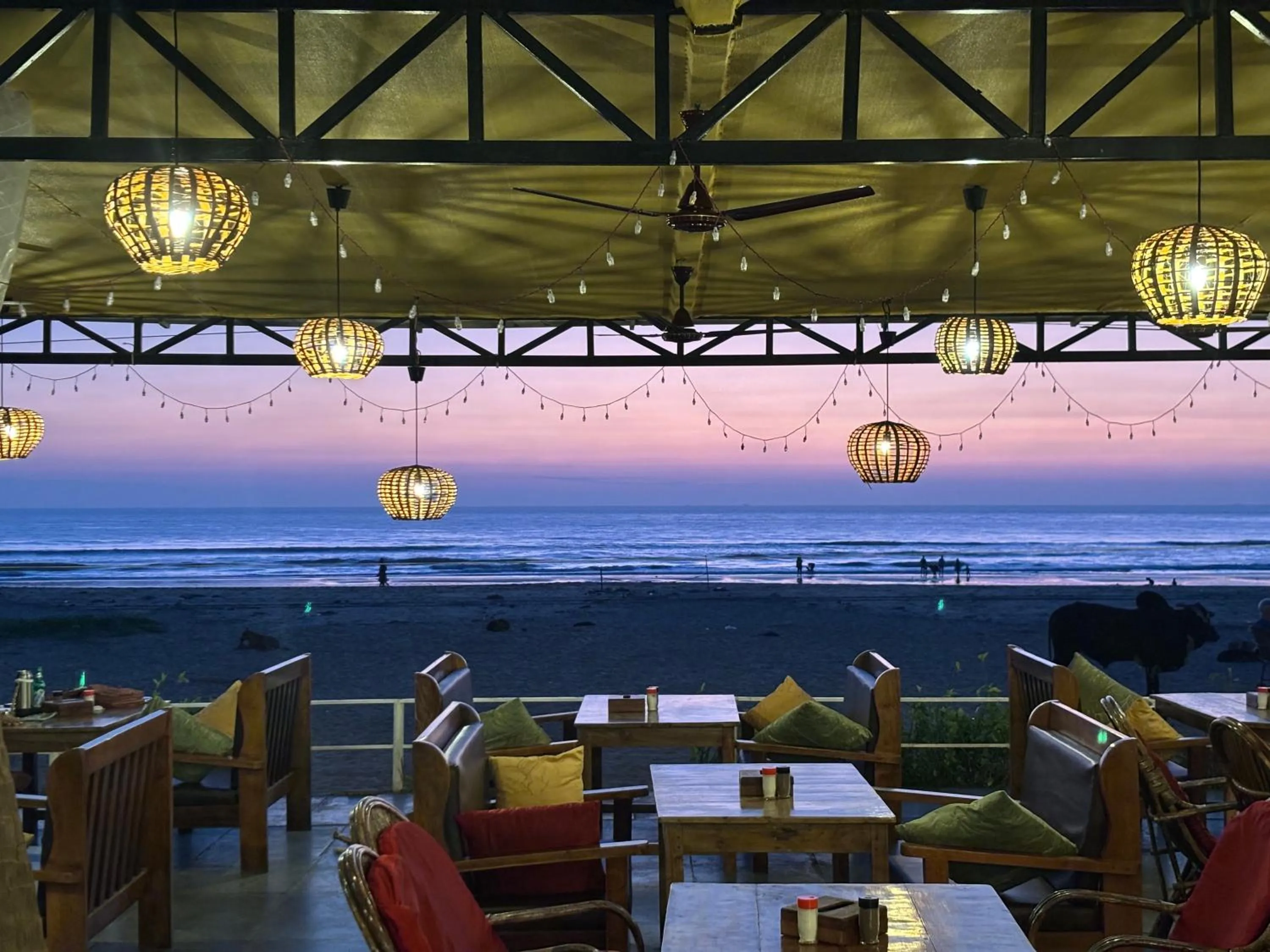 Restaurant/places to eat in Sonho do Mar