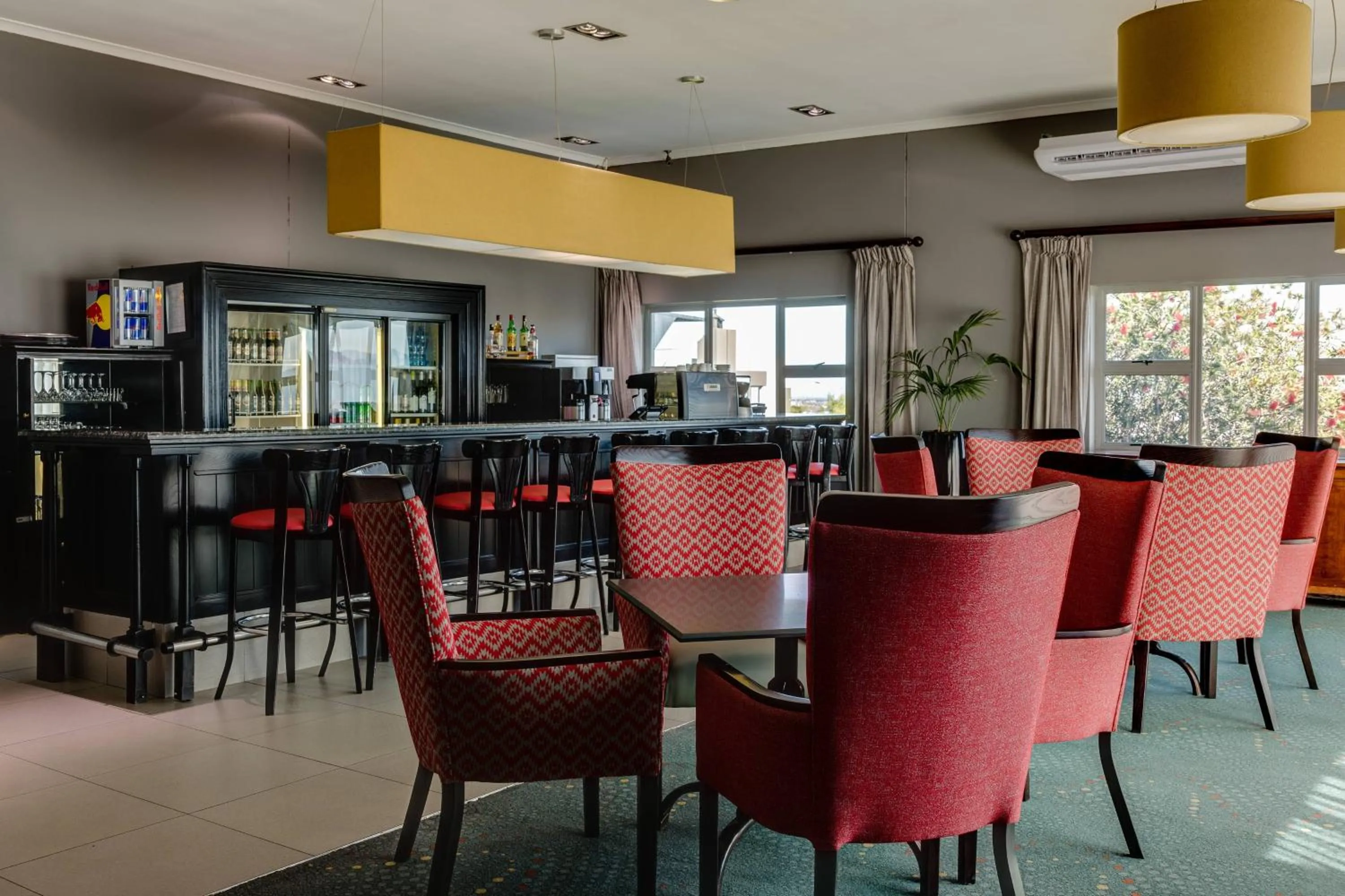 Lounge or bar in Protea Hotel by Marriott Cape Town Tyger Valley