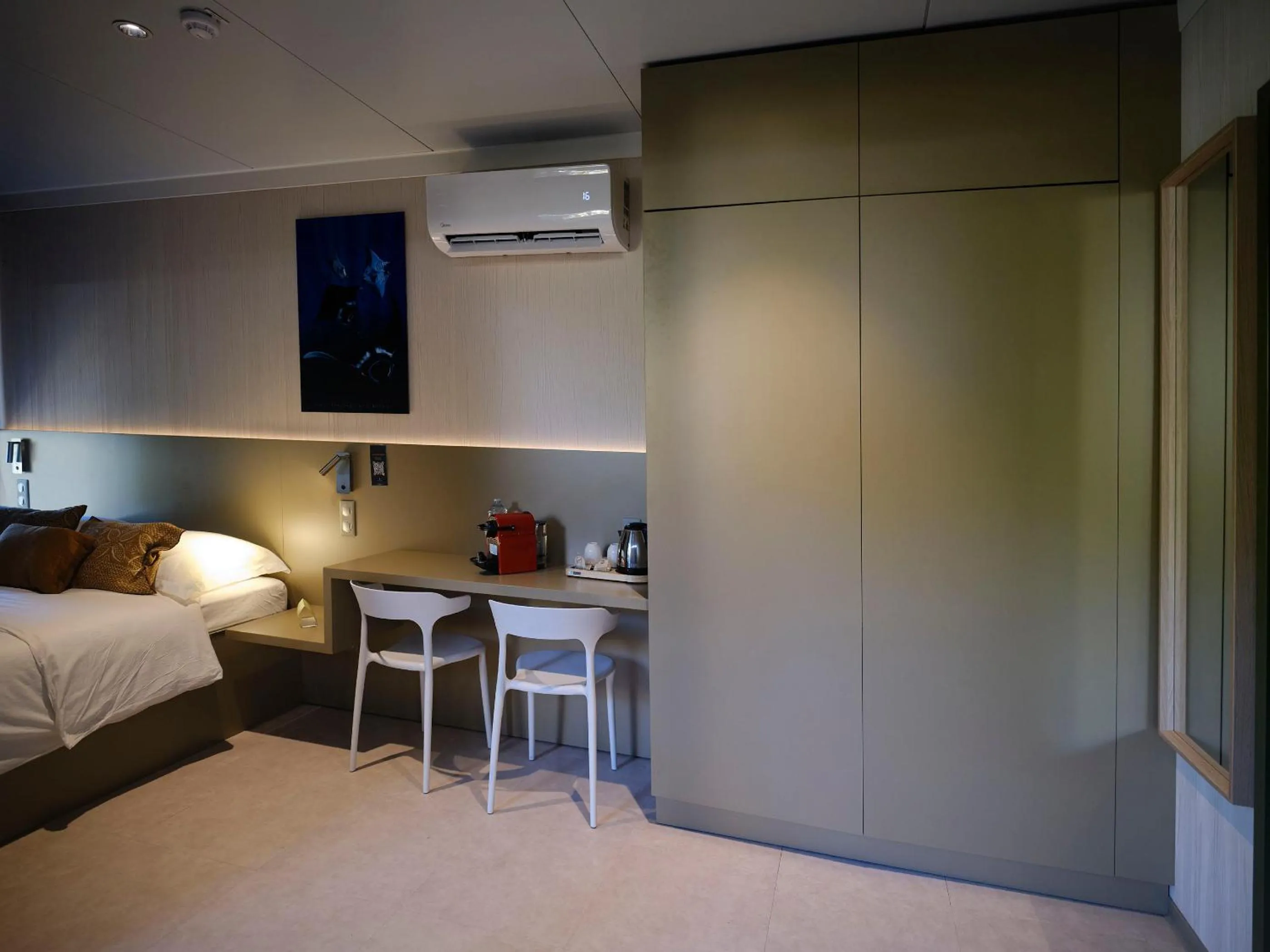 Photo of the whole room, Bed in Le Jardin Maore