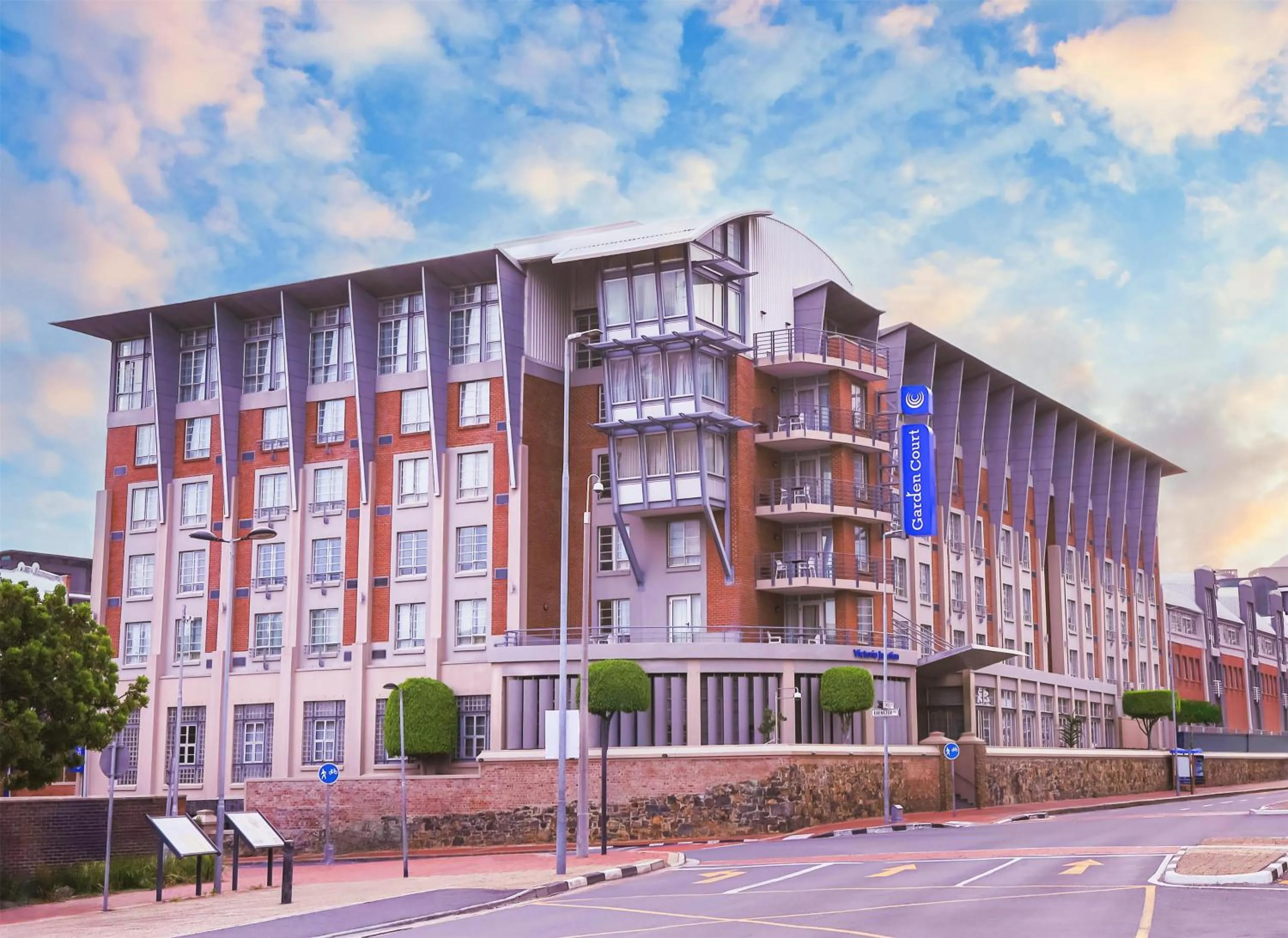 Property building in Garden Court Victoria Junction