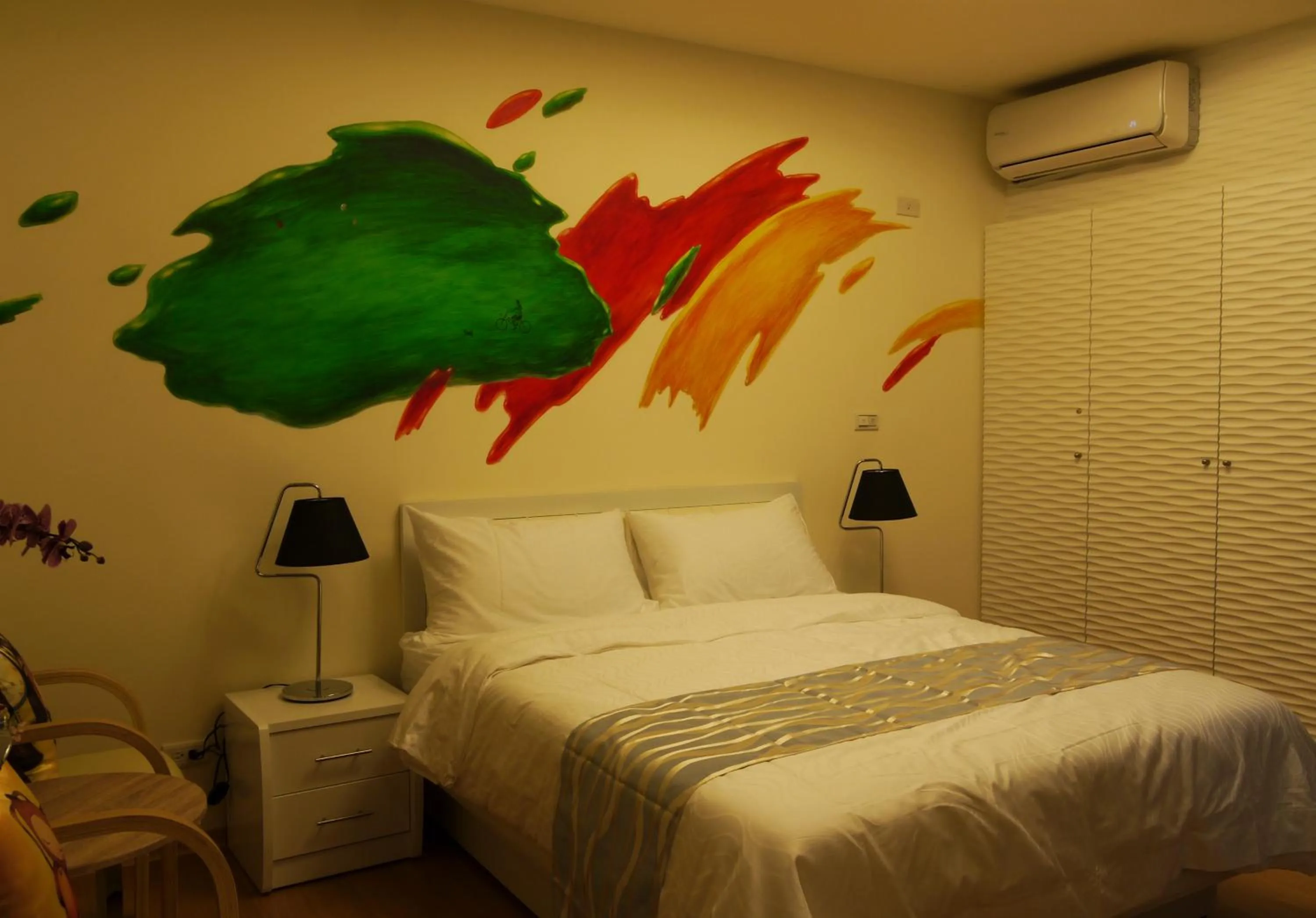 Photo of the whole room, Bed in Grand Allevia Villa