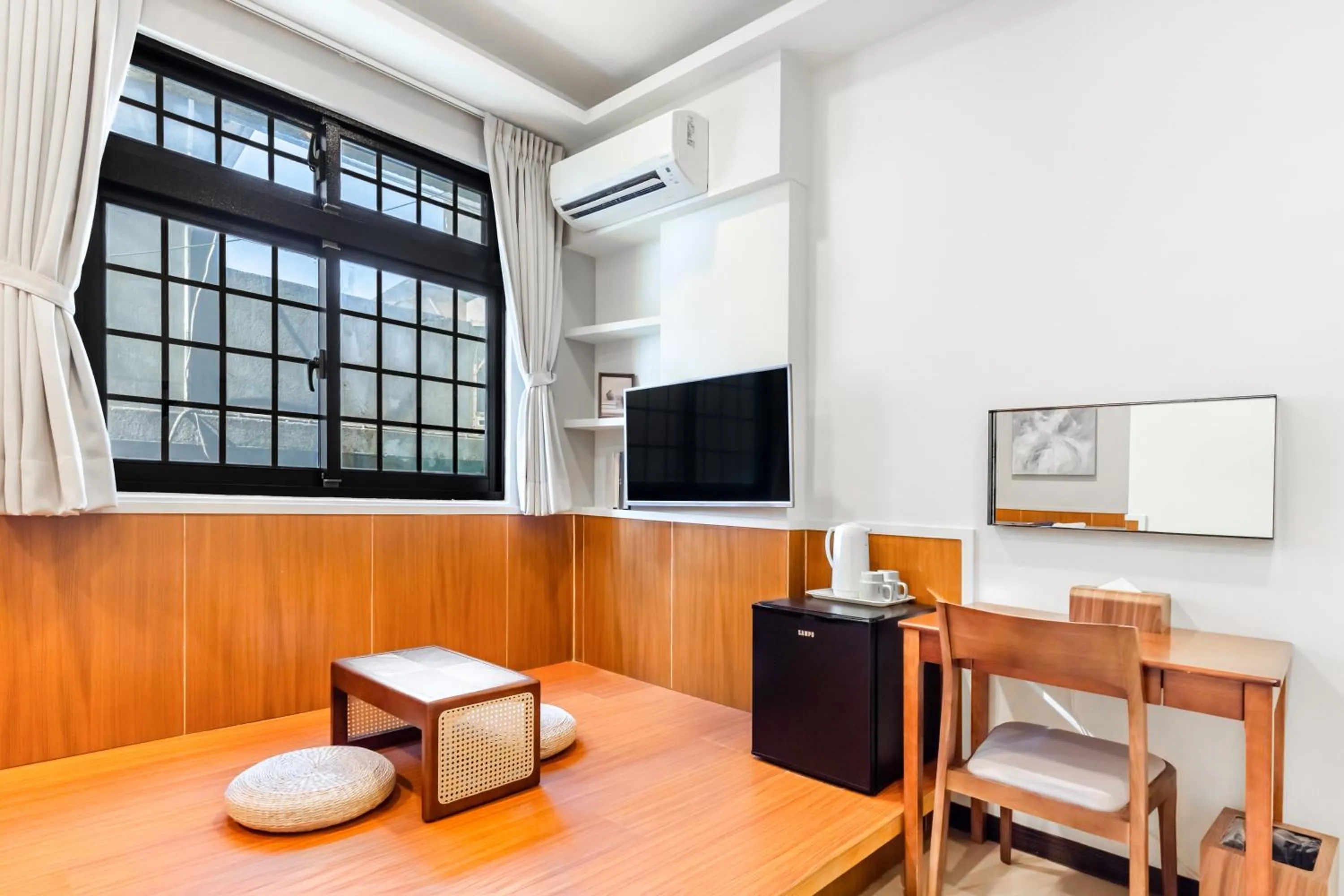 Photo of the whole room in Harmony Smart Stay