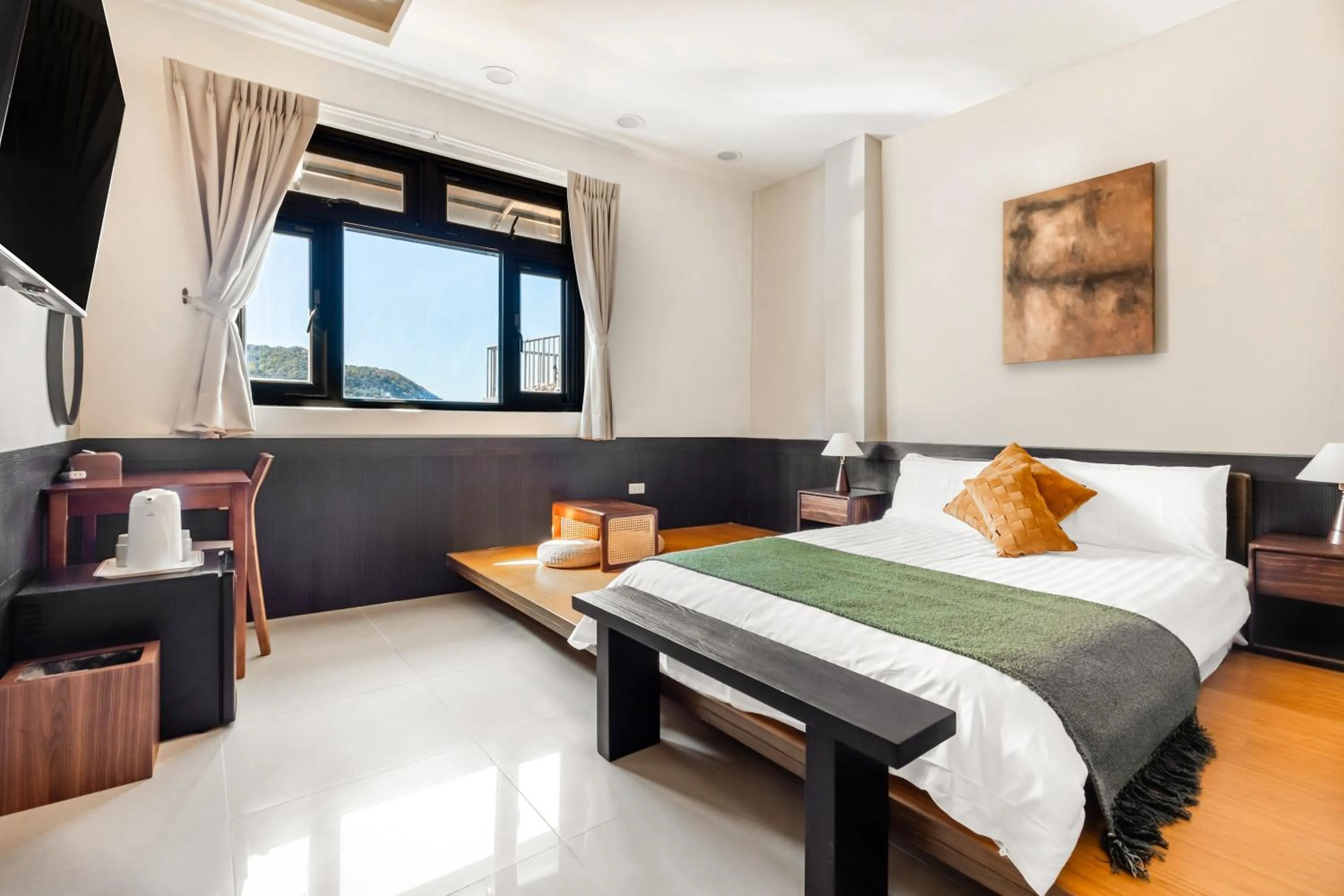 Photo of the whole room, Bed in Harmony Smart Stay