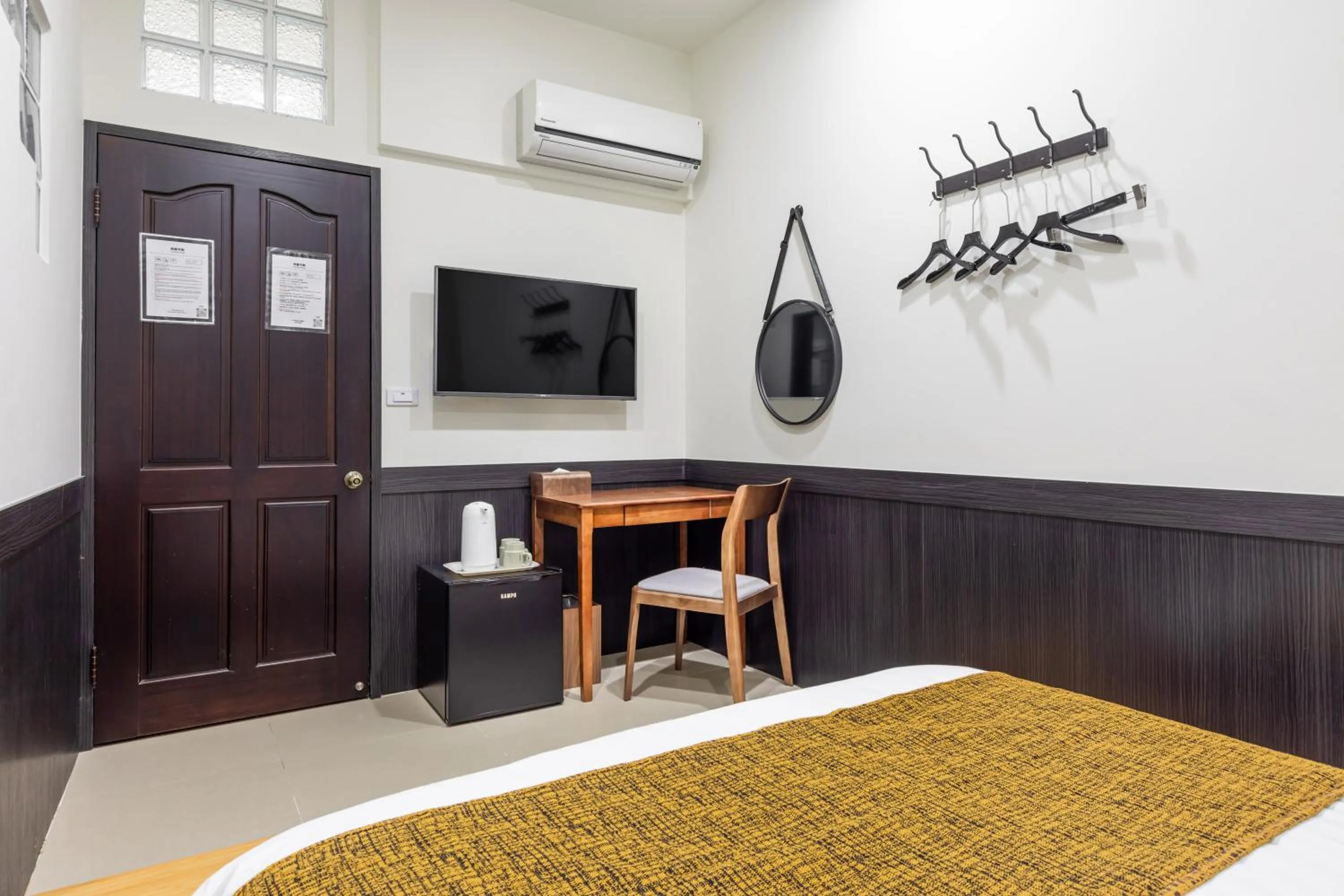 Photo of the whole room, Bed in Harmony Smart Stay