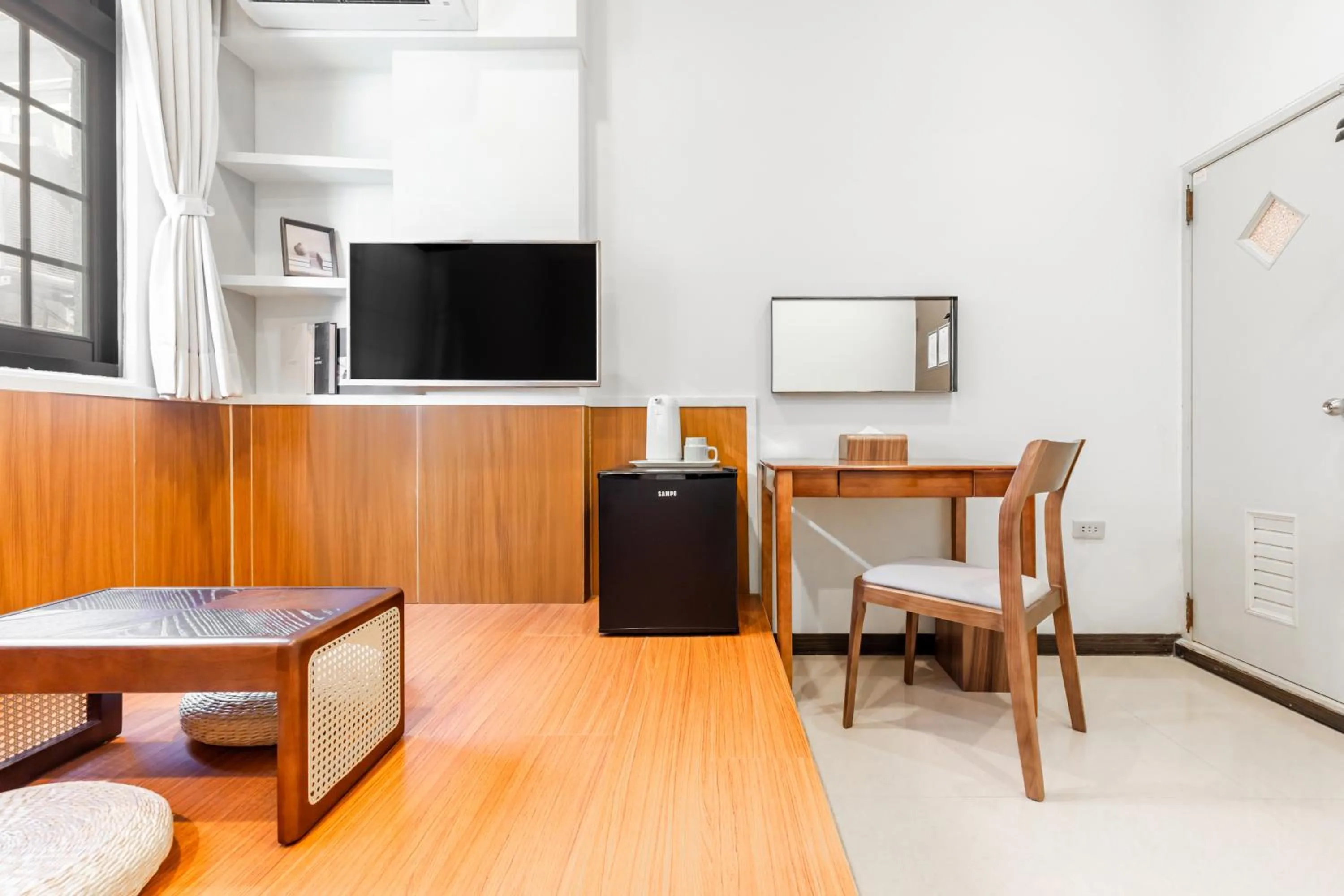 Photo of the whole room in Harmony Smart Stay