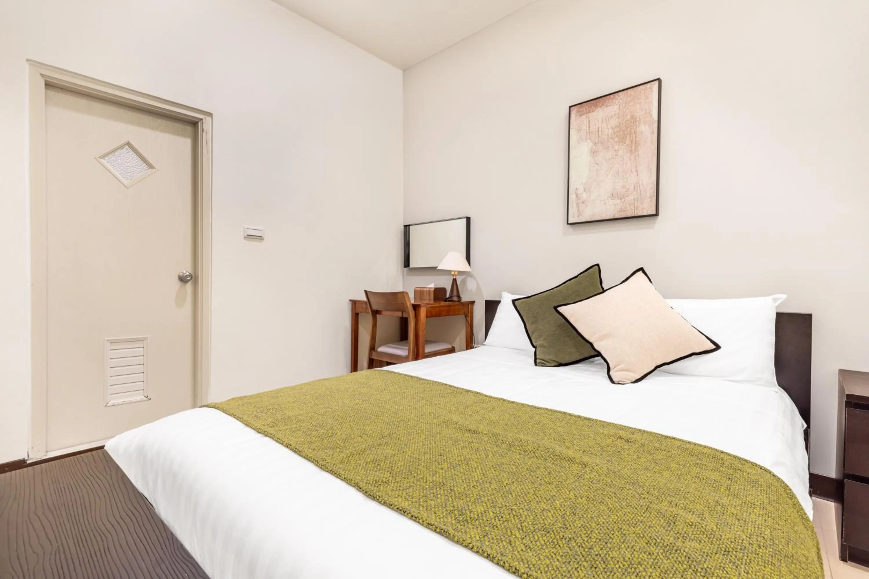 Photo of the whole room, Bed in Harmony Smart Stay