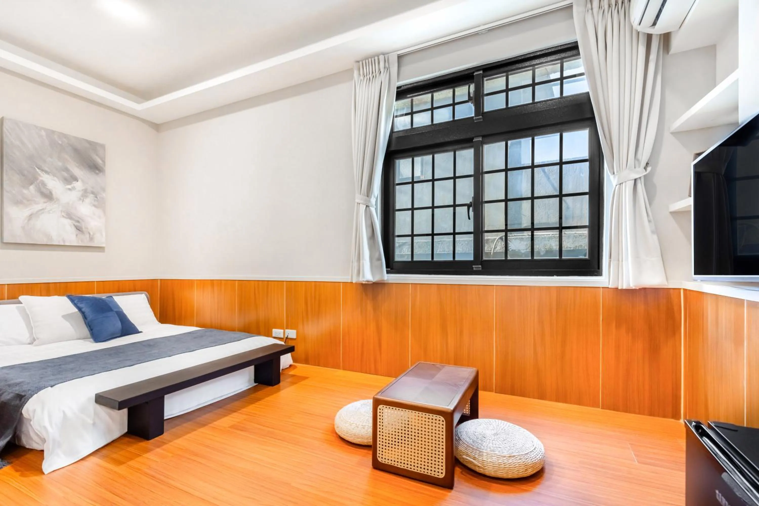 Photo of the whole room, Bed in Harmony Smart Stay