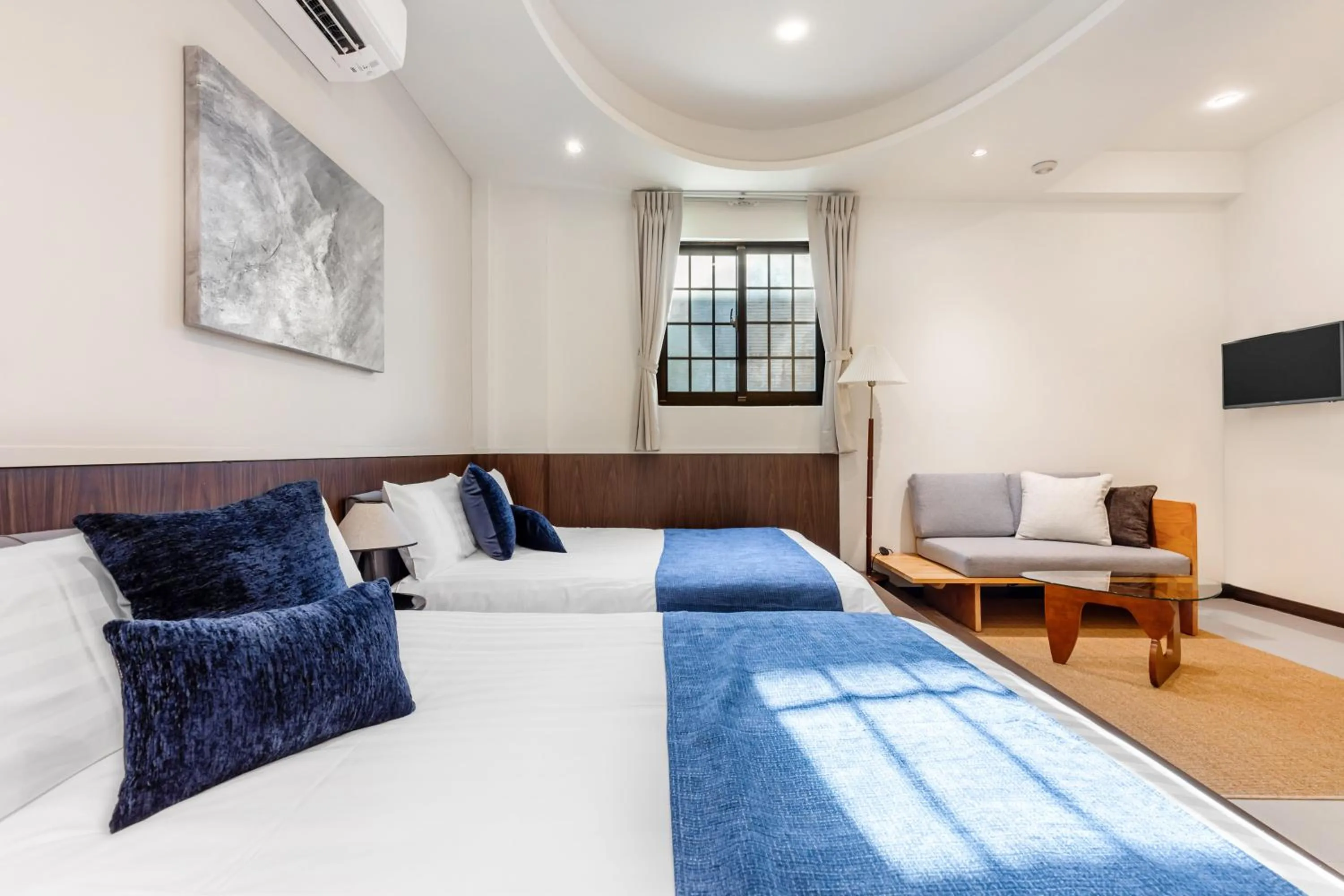 Photo of the whole room, Bed in Harmony Smart Stay