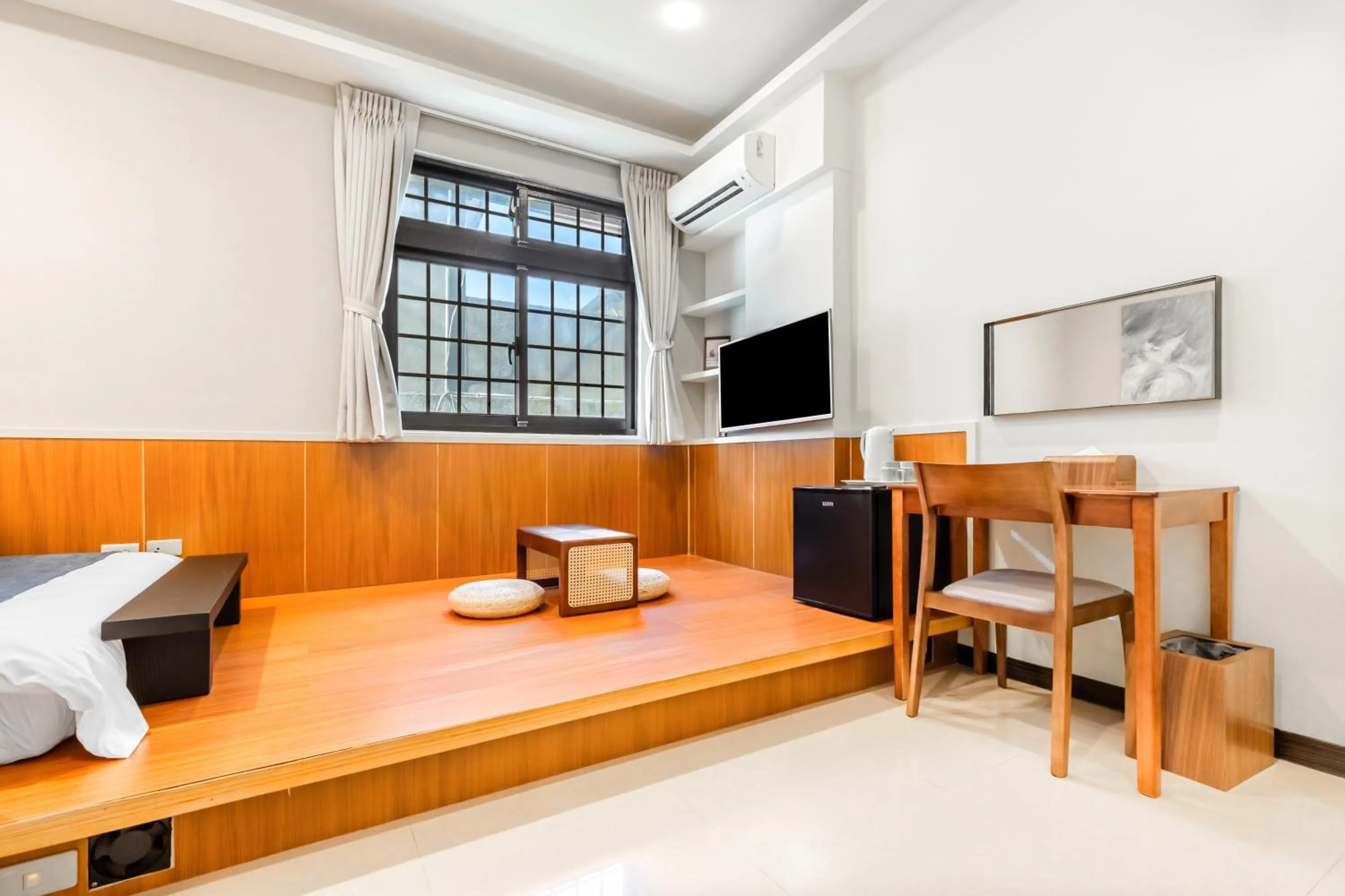 Photo of the whole room, Bed in Harmony Smart Stay