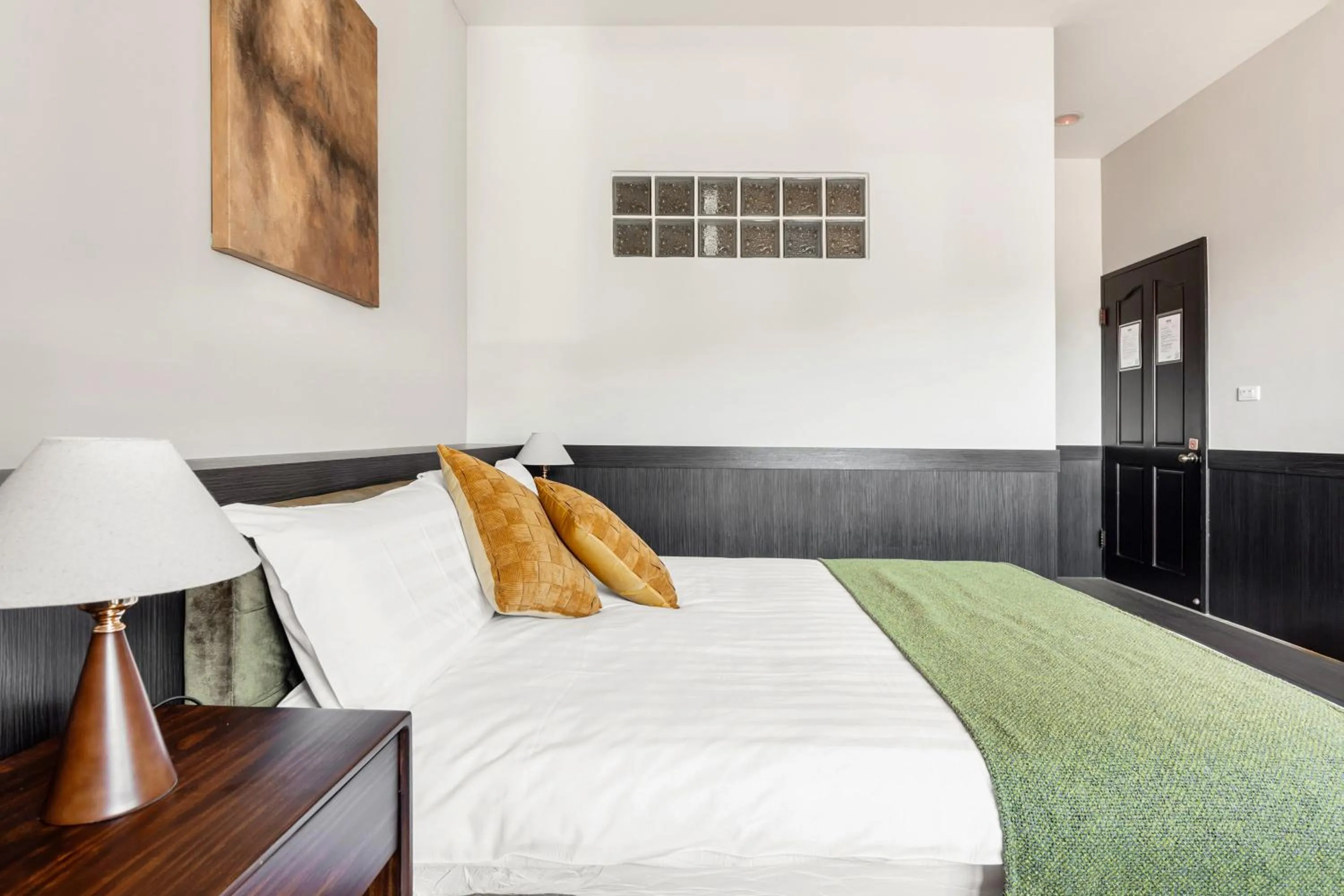 Photo of the whole room, Bed in Harmony Smart Stay