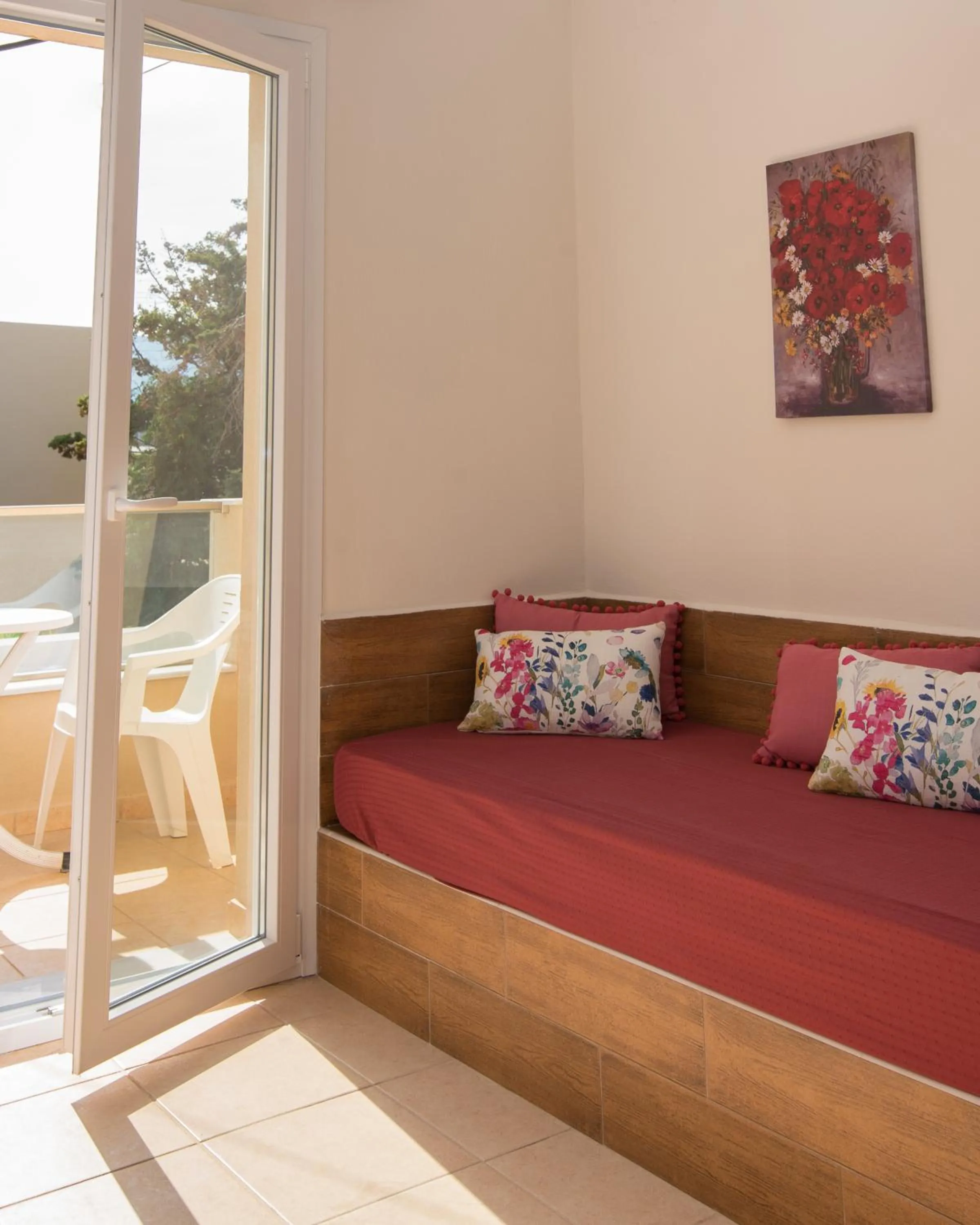 Balcony/Terrace, Bed in Blue Sky Apartments