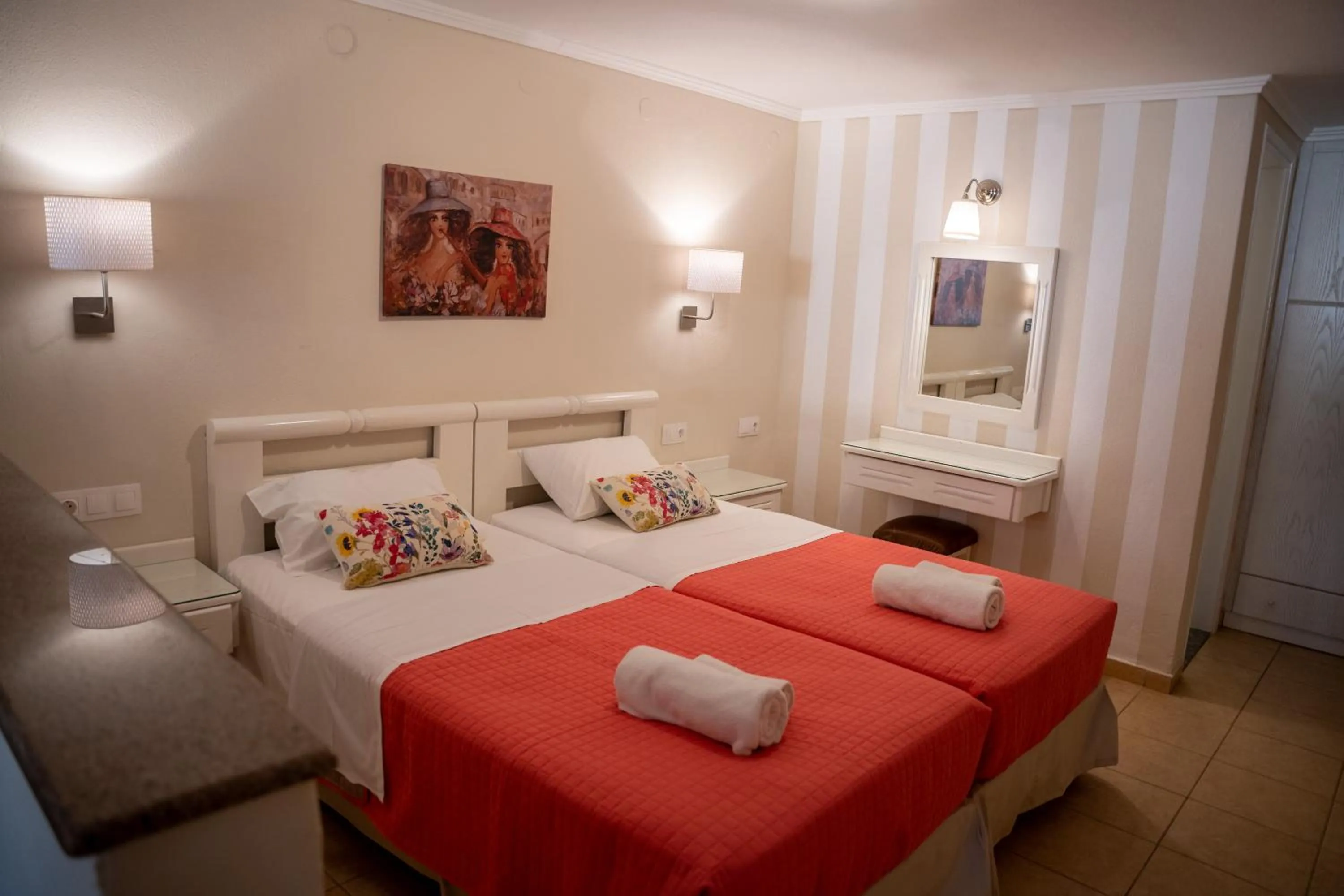 Photo of the whole room, Bed in Blue Sky Apartments