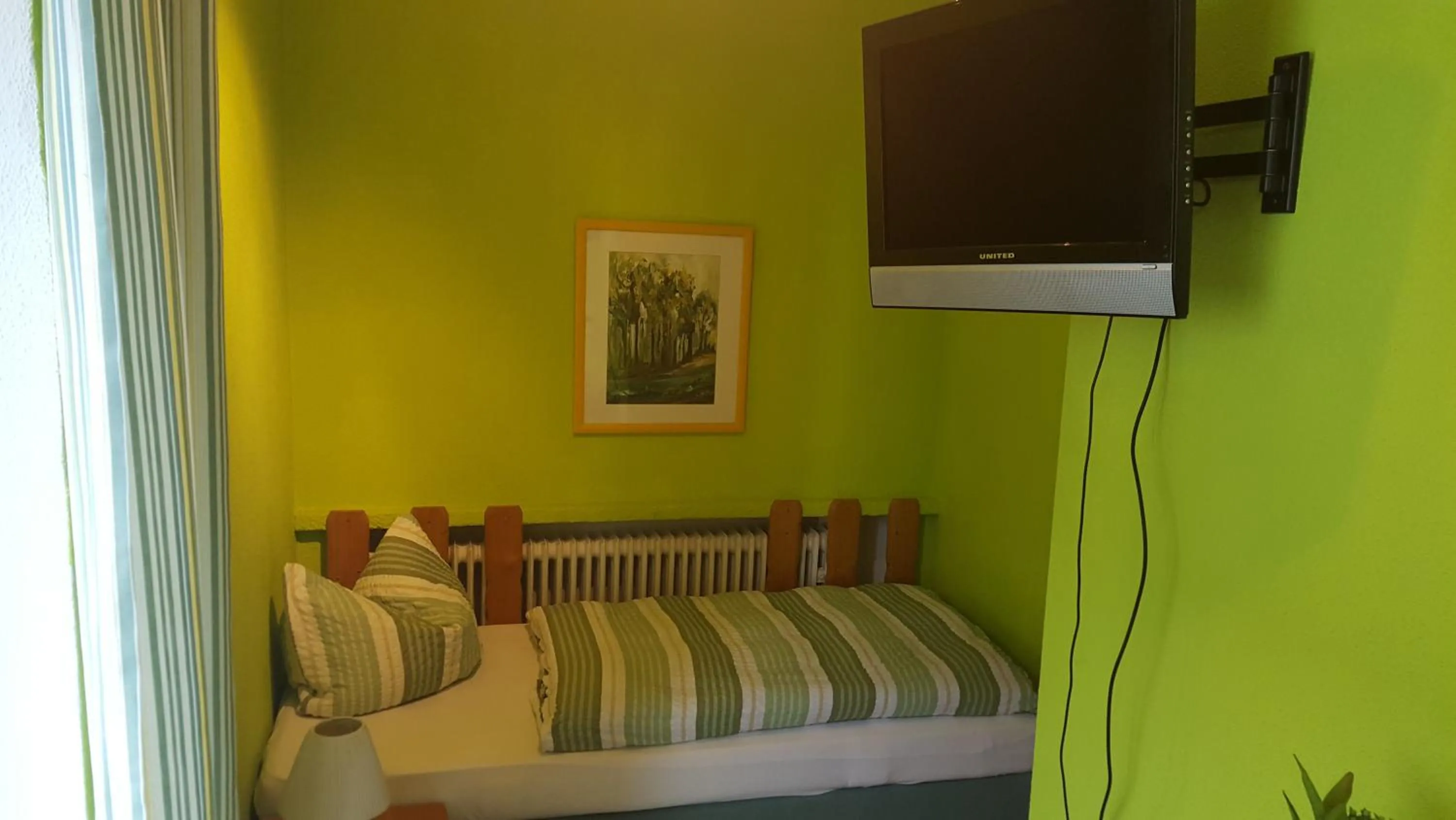 View (from property/room), Bed in Hotel Schwanenburg