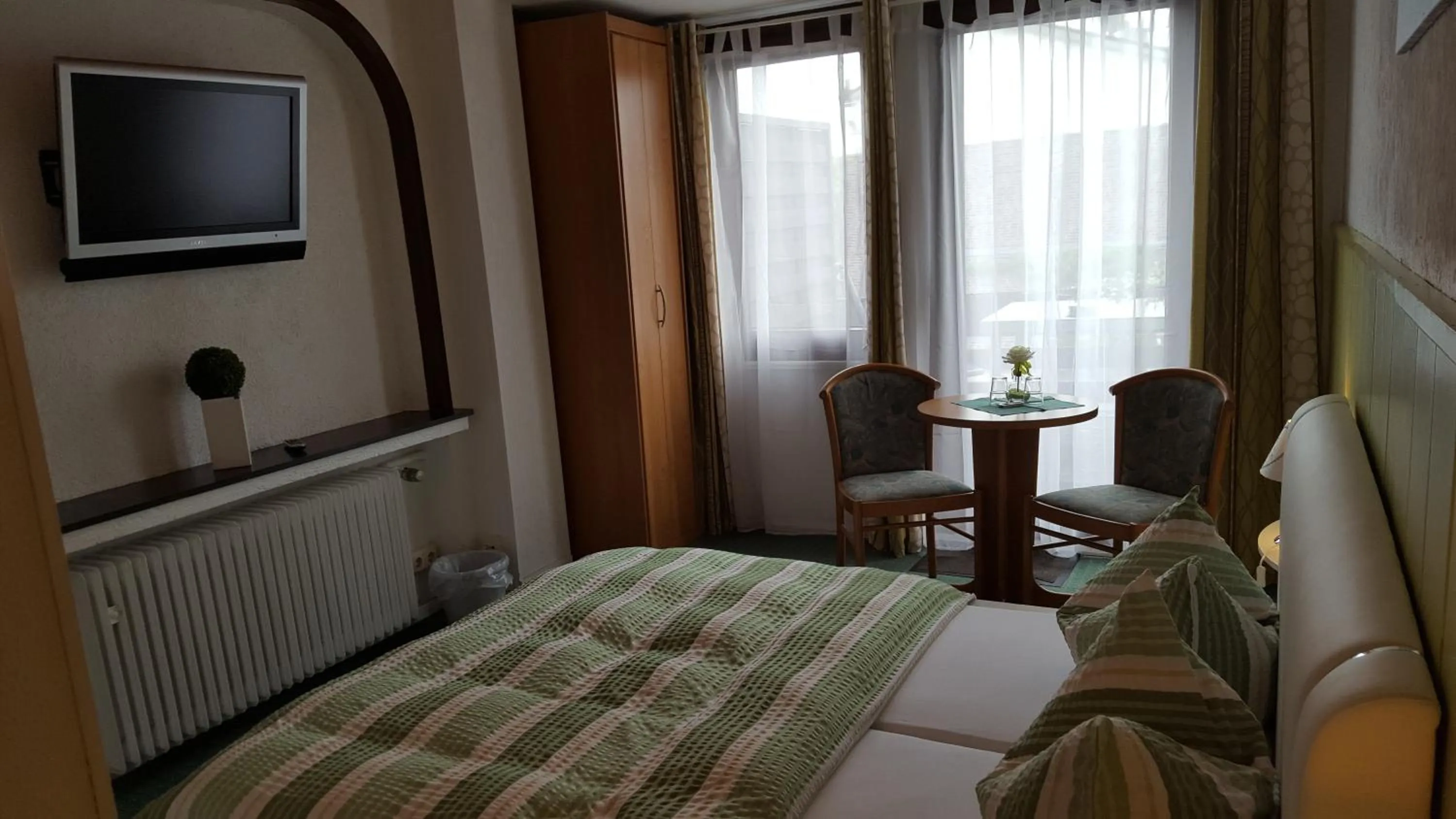 Balcony/Terrace, Bed in Hotel Schwanenburg