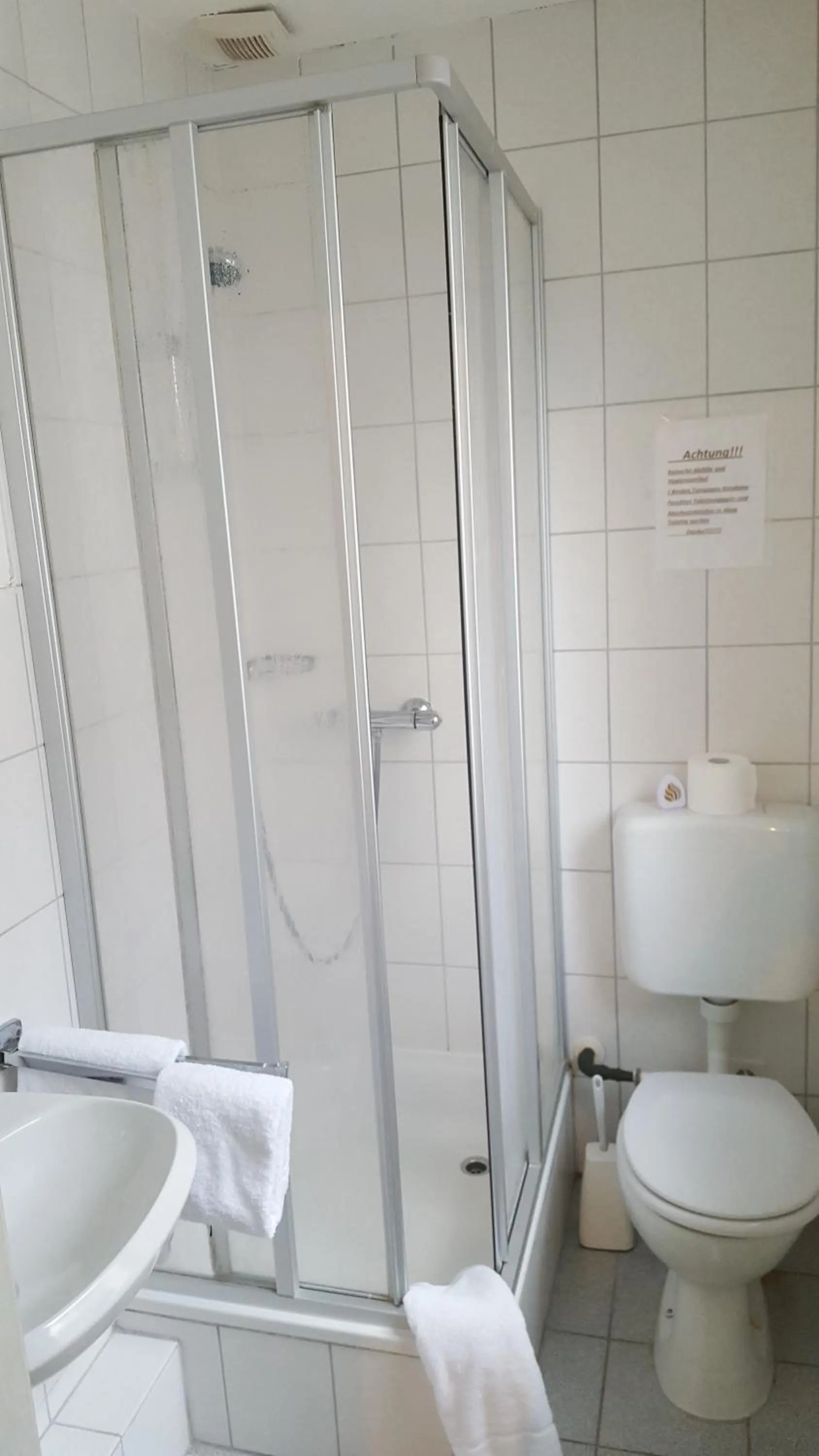 Bathroom in Hotel Schwanenburg