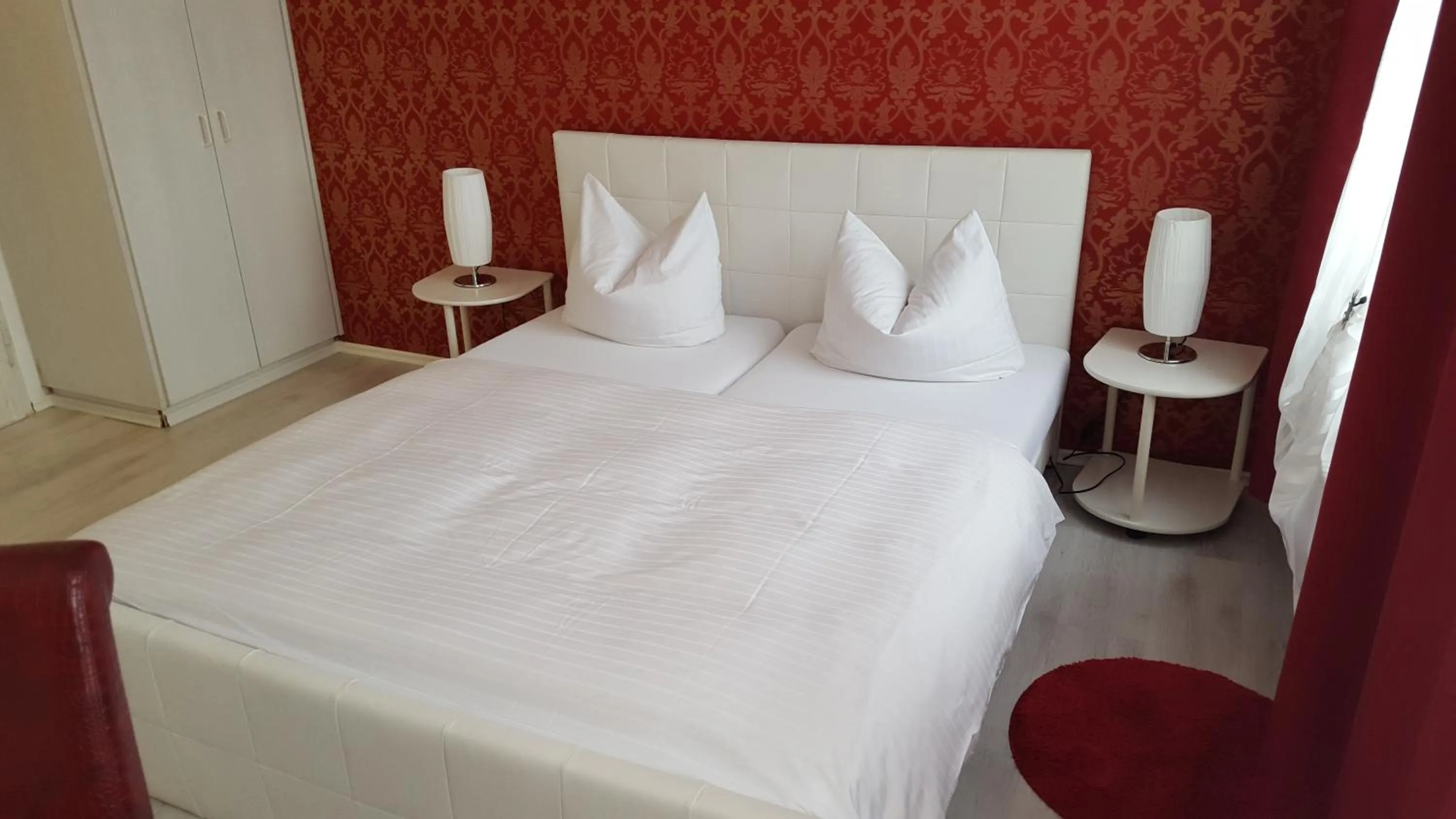 Photo of the whole room, Bed in Hotel Schwanenburg
