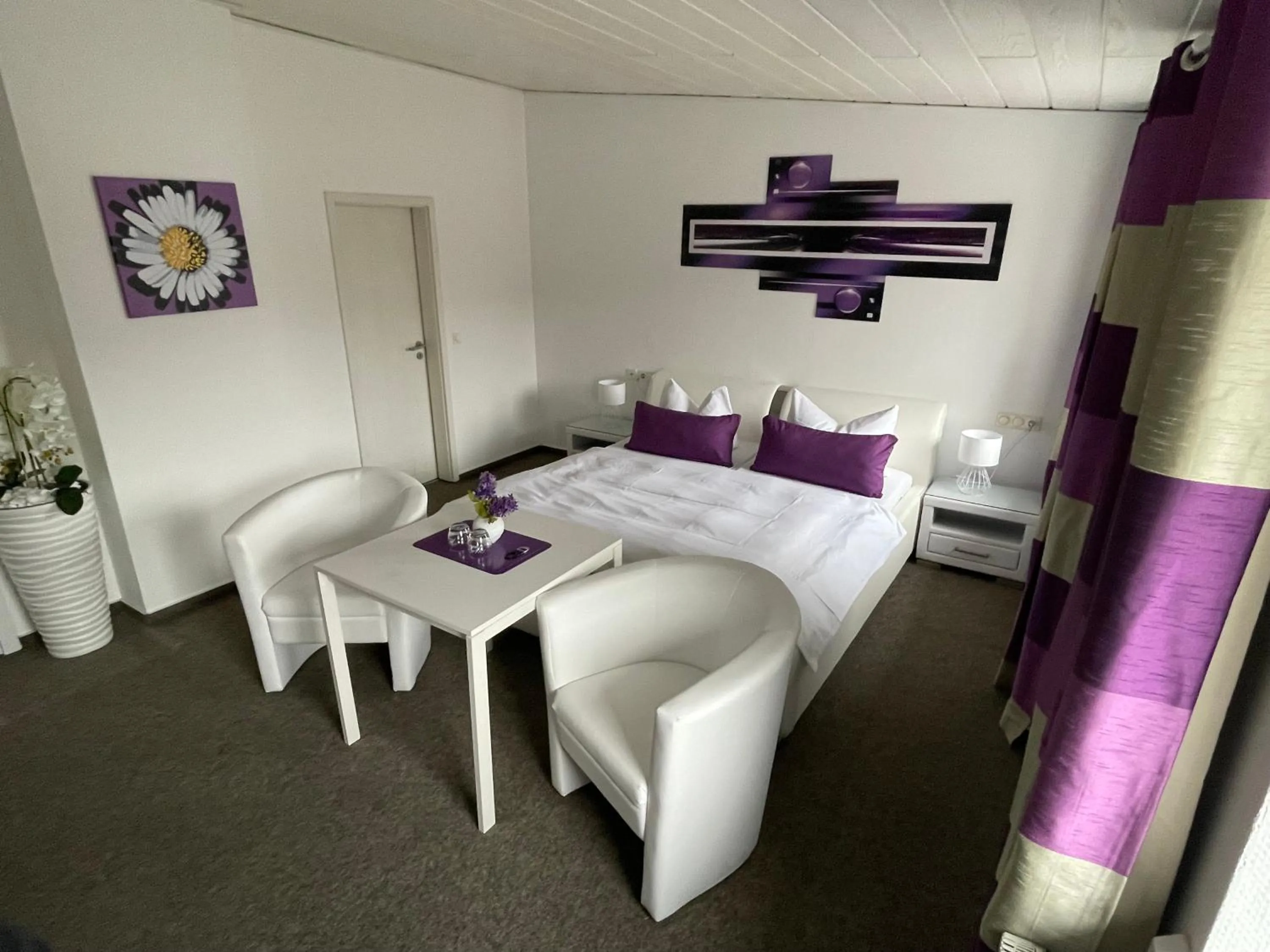 Bed in Hotel Schwanenburg