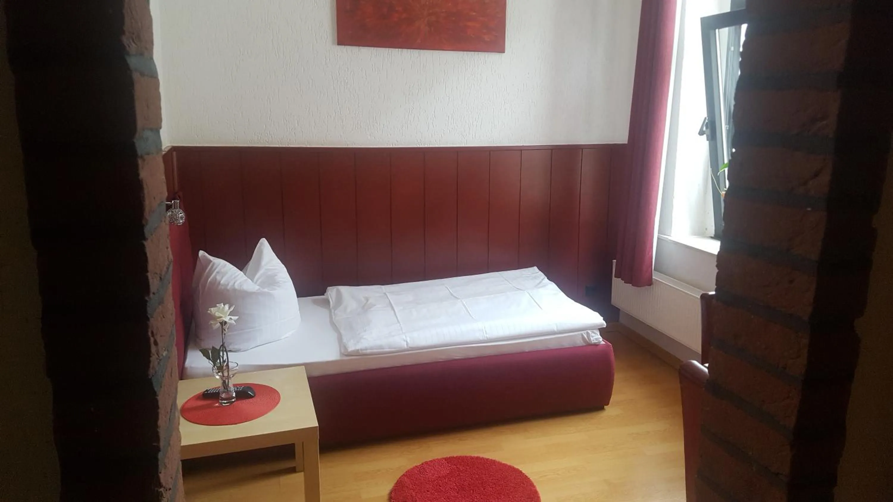 View (from property/room), Bed in Hotel Schwanenburg