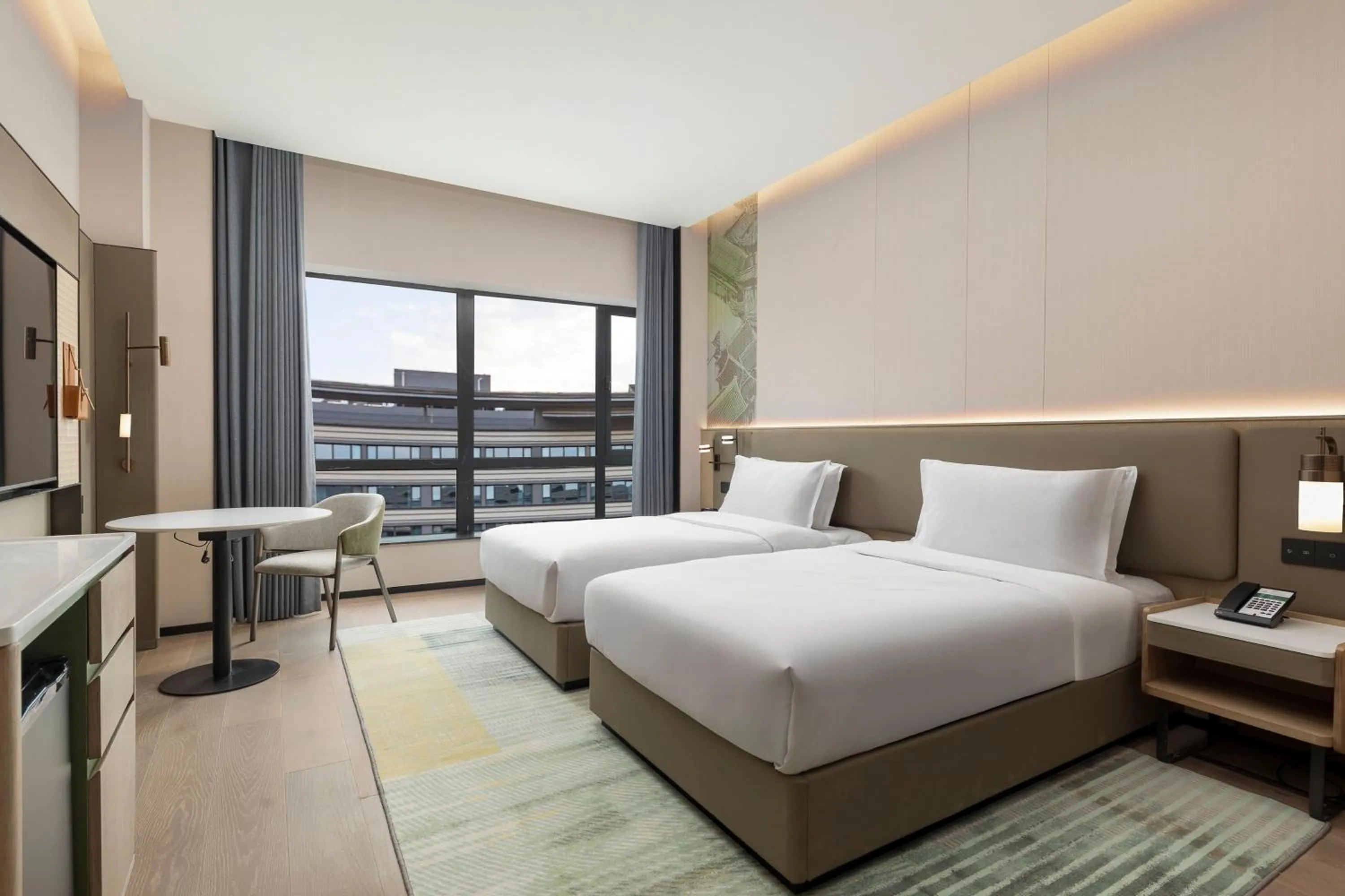 Photo of the whole room, Bed in Holiday Inn Xianyang Shuangzhao Lake by IHG