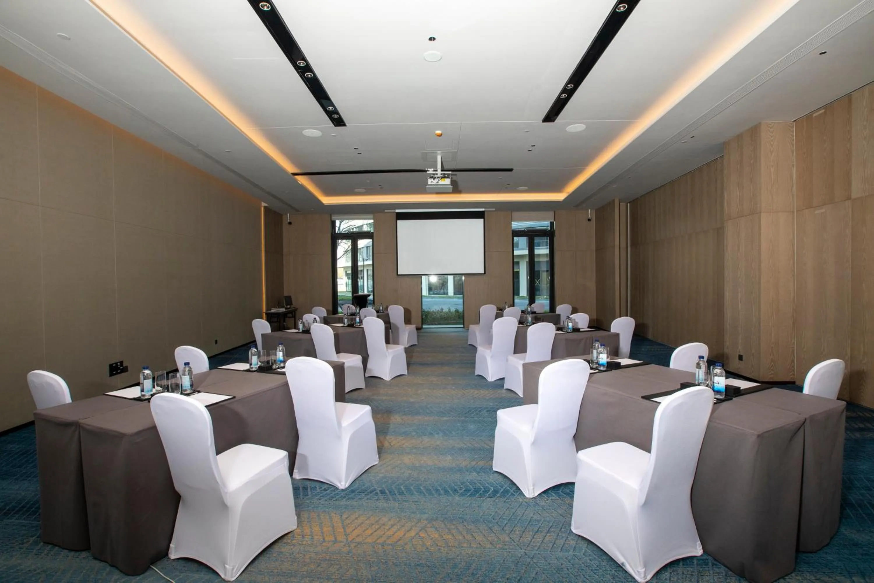 Meeting/conference room in Holiday Inn Xianyang Shuangzhao Lake by IHG