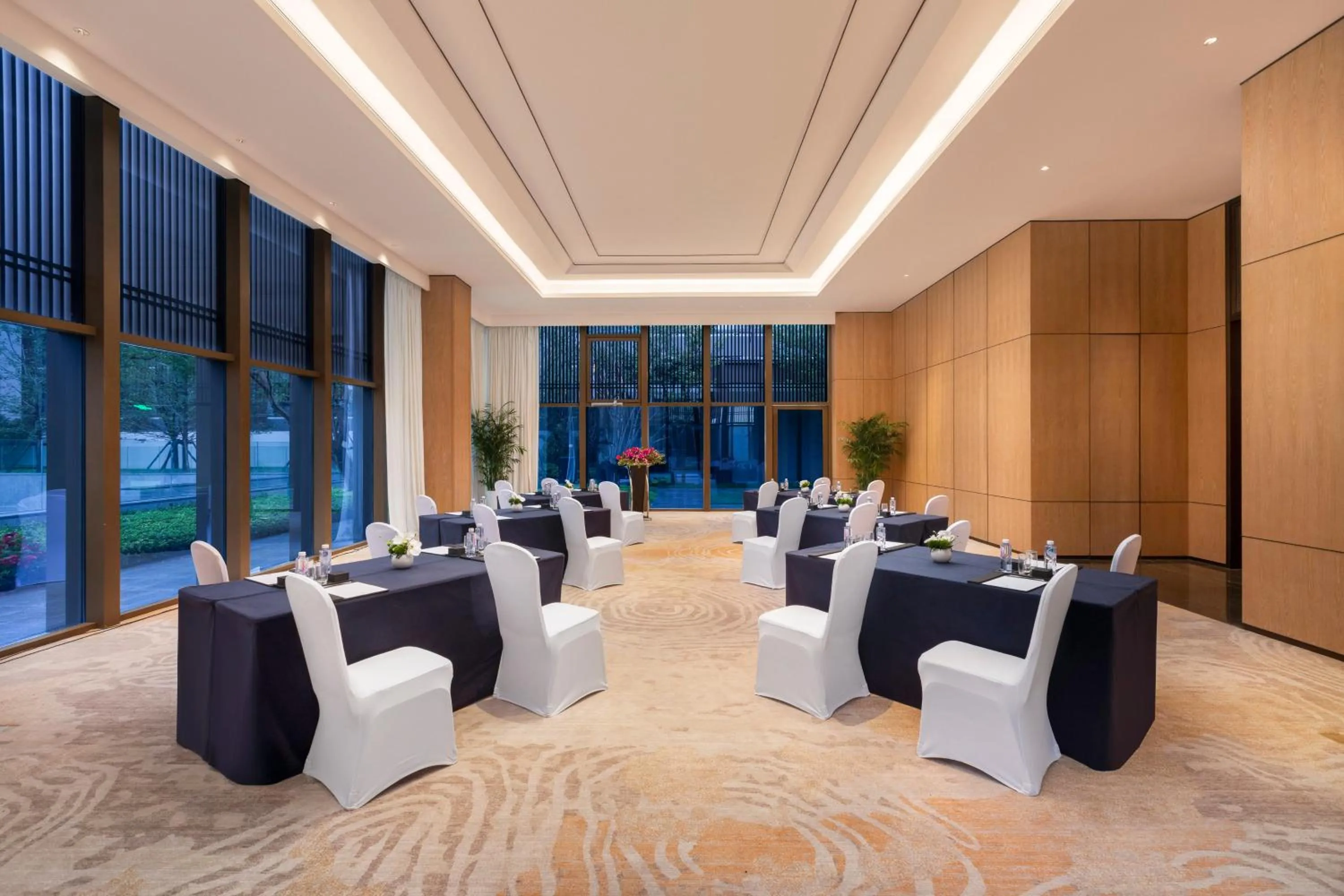 Meeting/conference room in Holiday Inn Xianyang Shuangzhao Lake by IHG