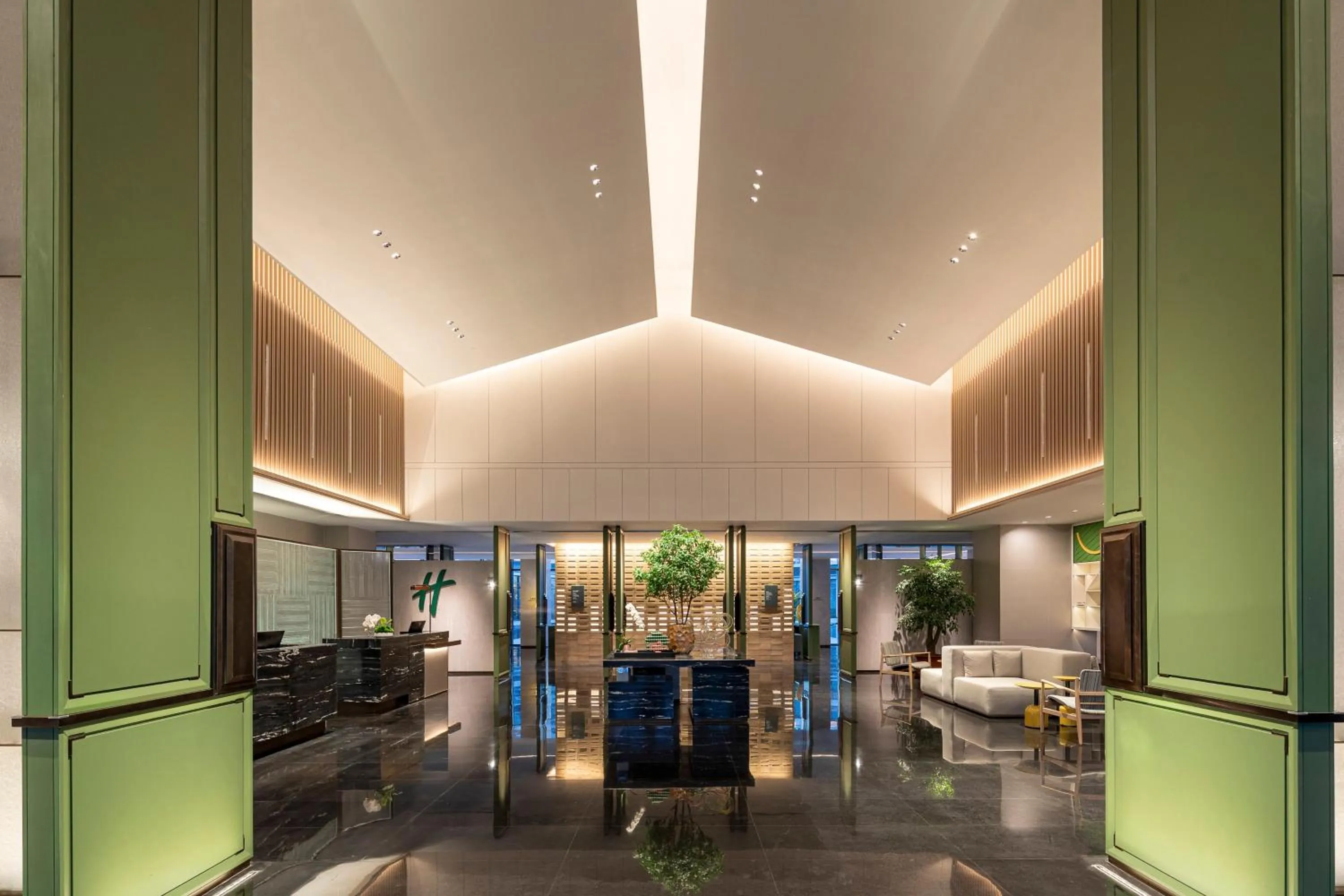 Property building in Holiday Inn Xianyang Shuangzhao Lake by IHG