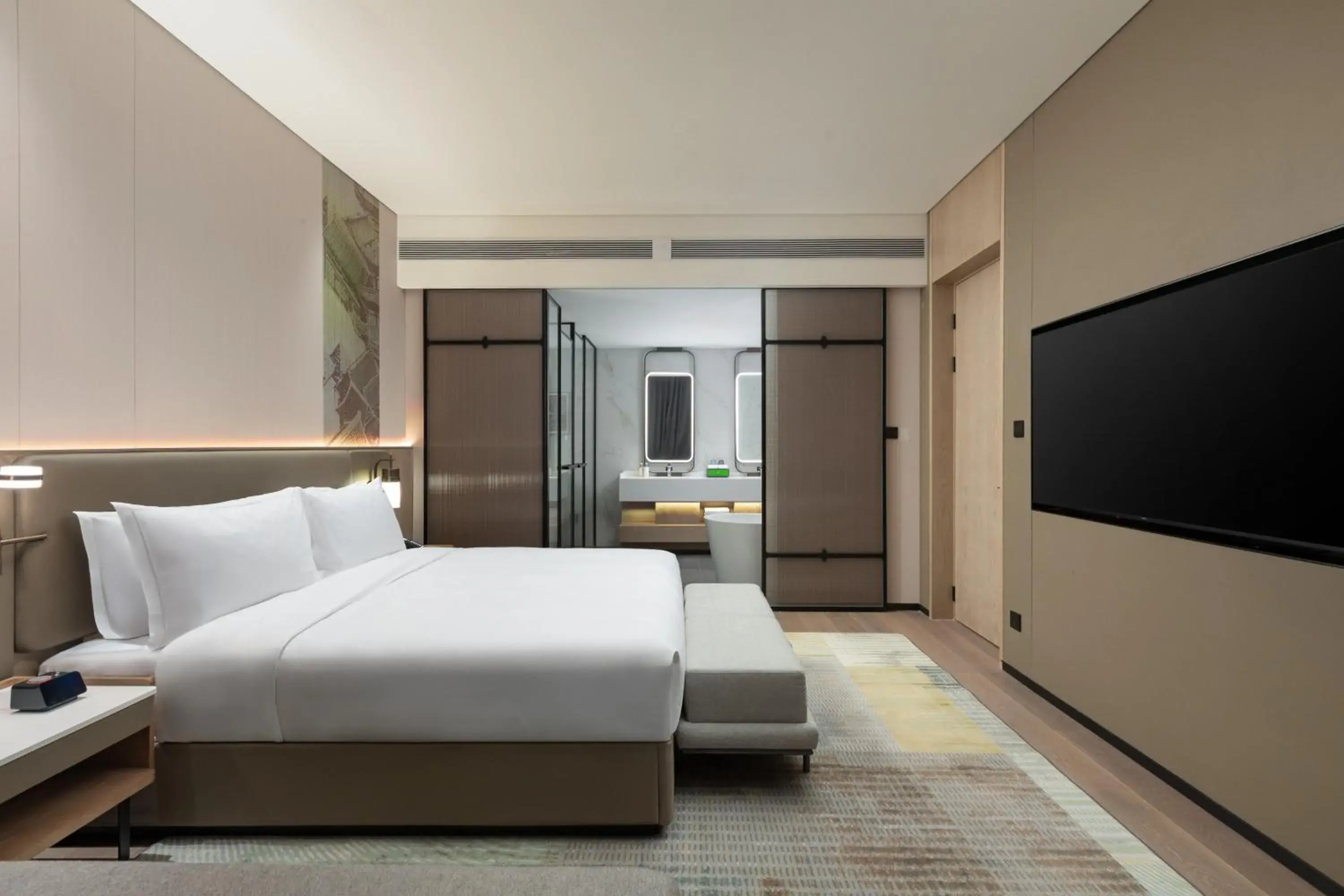 Standard King Room with Sofa Bed in Holiday Inn Xianyang Shuangzhao Lake by IHG Standard King Room with Sofa Bed in Holiday Inn Xianyang Shuangzhao Lake by IHG