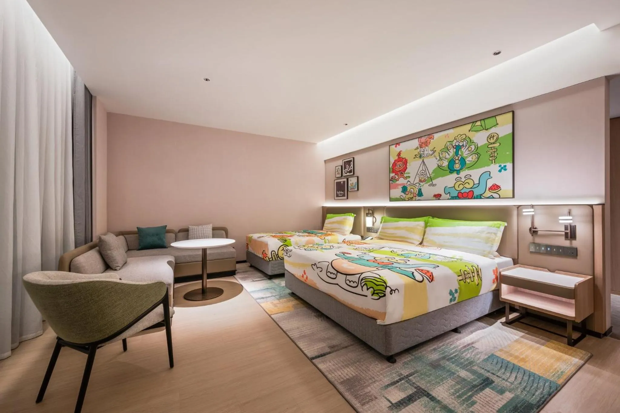 Photo of the whole room, Bed in Holiday Inn Shanghai Tourism Zone by IHG