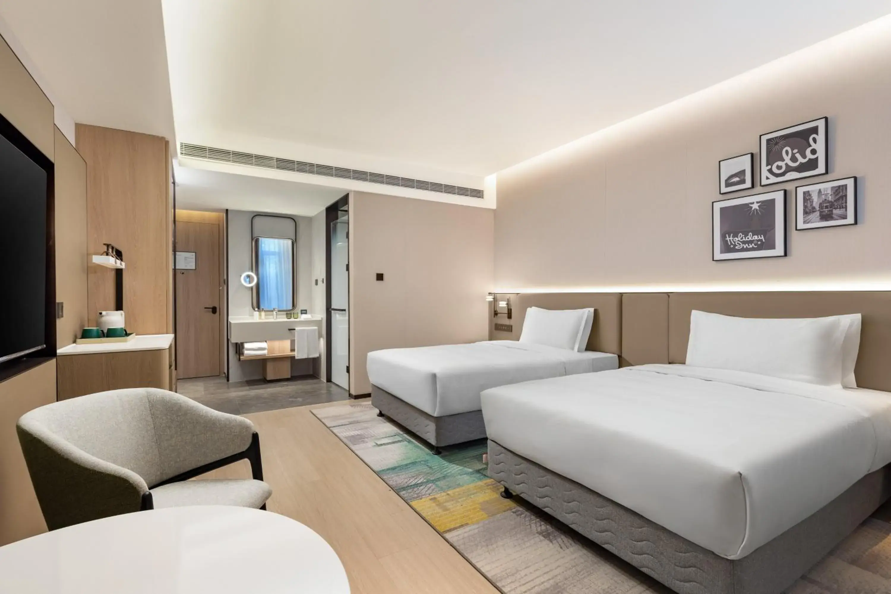 Standard Double Room with Two Double Beds in Holiday Inn Shanghai Tourism Zone by IHG Standard Double Room with Two Double Beds in Holiday Inn Shanghai Tourism Zone by IHG