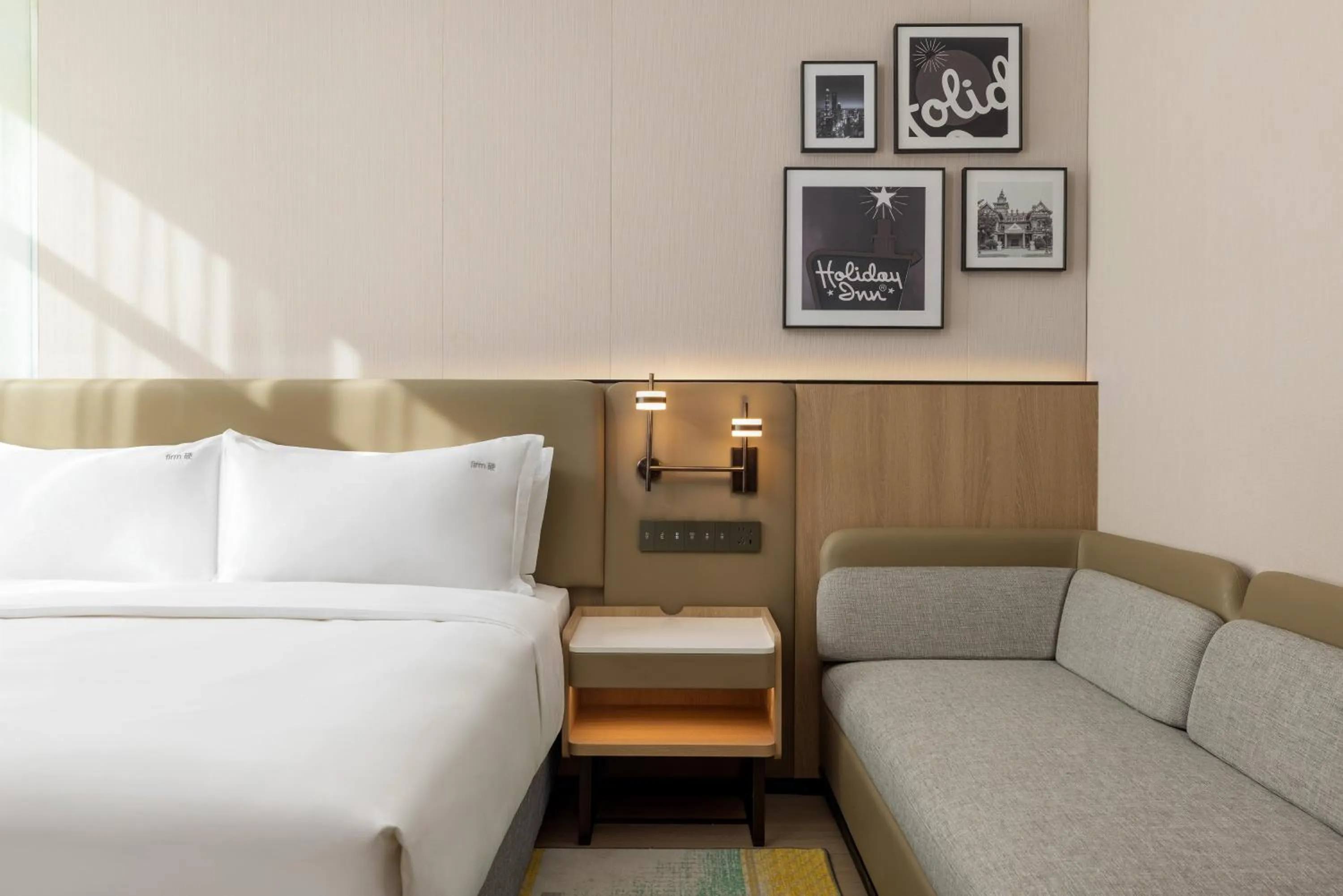 Photo of the whole room, Bed in Holiday Inn Shanghai Tourism Zone by IHG