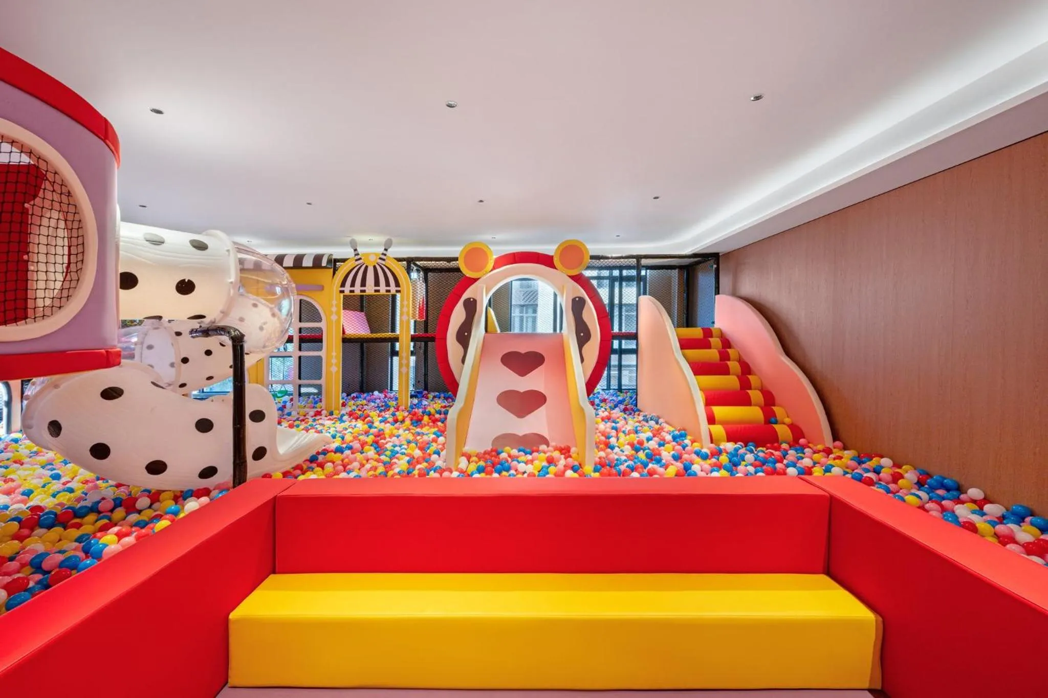 Area and facilities in Holiday Inn Shanghai Tourism Zone by IHG