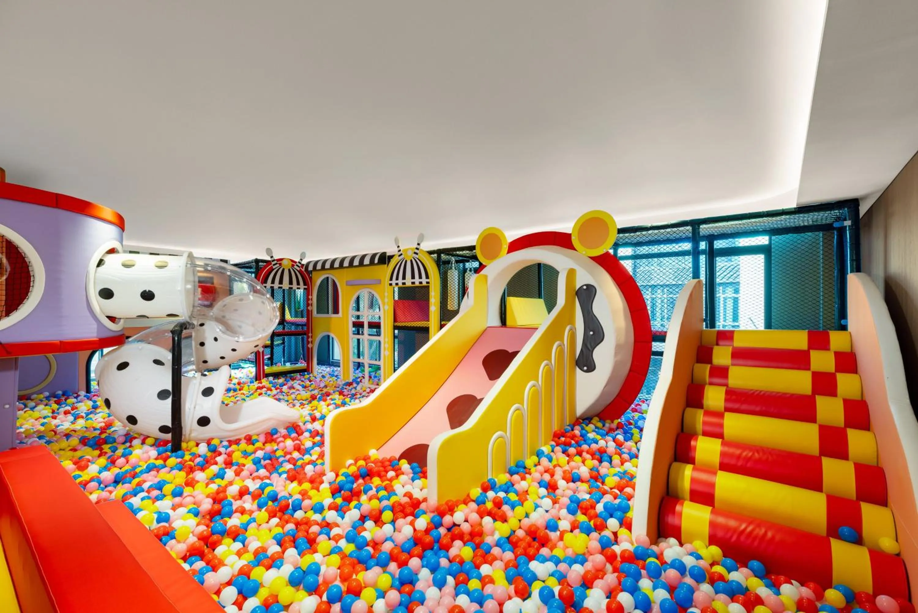 Area and facilities in Holiday Inn Shanghai Tourism Zone by IHG