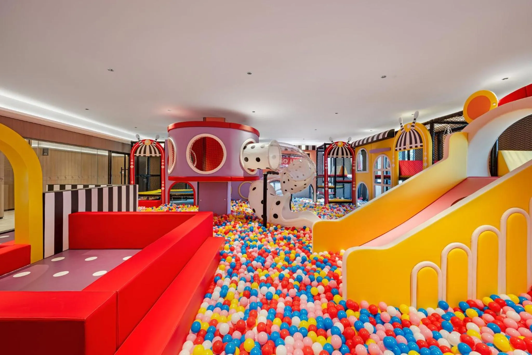 Area and facilities in Holiday Inn Shanghai Tourism Zone by IHG