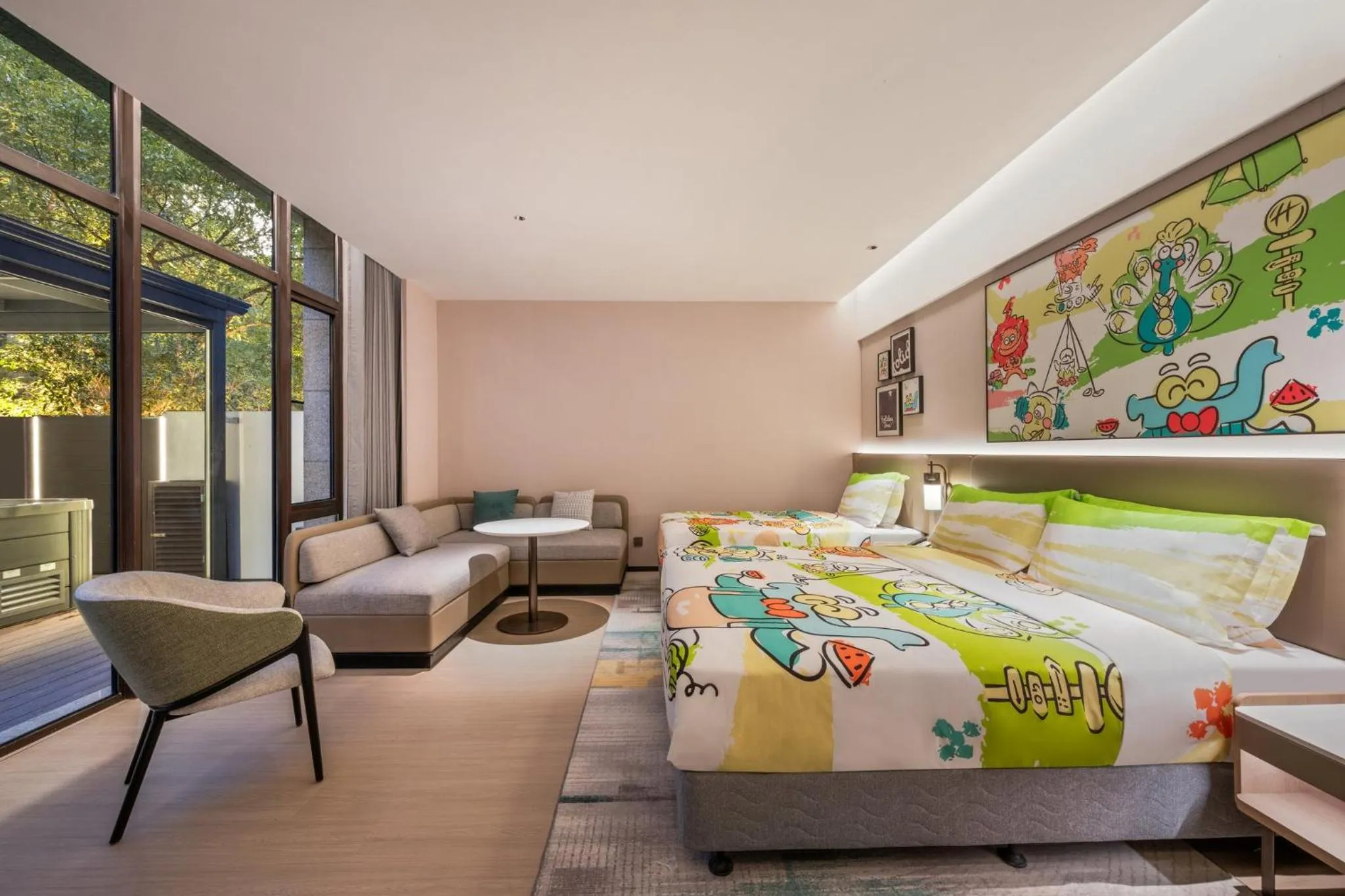 Photo of the whole room, Bed in Holiday Inn Shanghai Tourism Zone by IHG