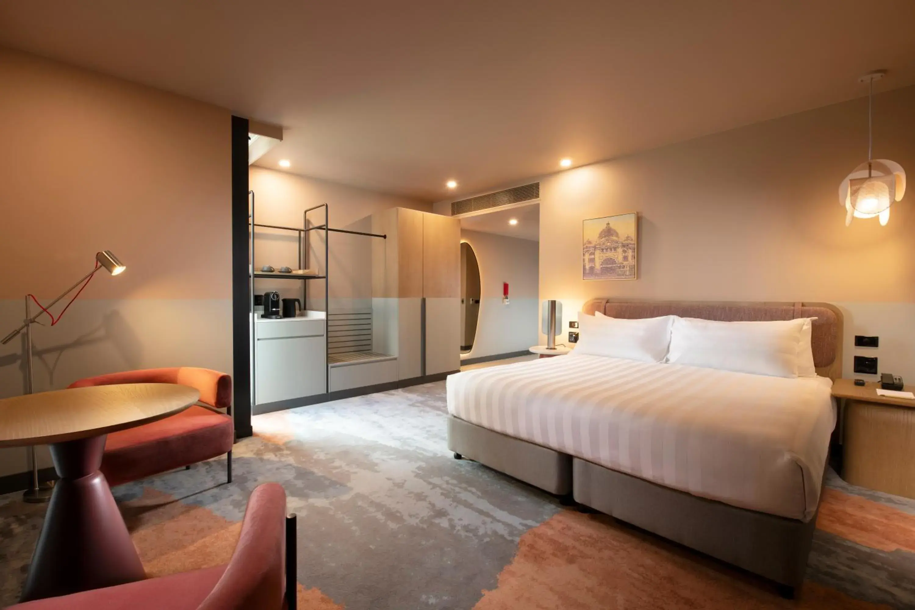 Standard King Room - Accessible in Mercure Melbourne La Trobe Street Standard King Room - Accessible in Mercure Melbourne La Trobe Street