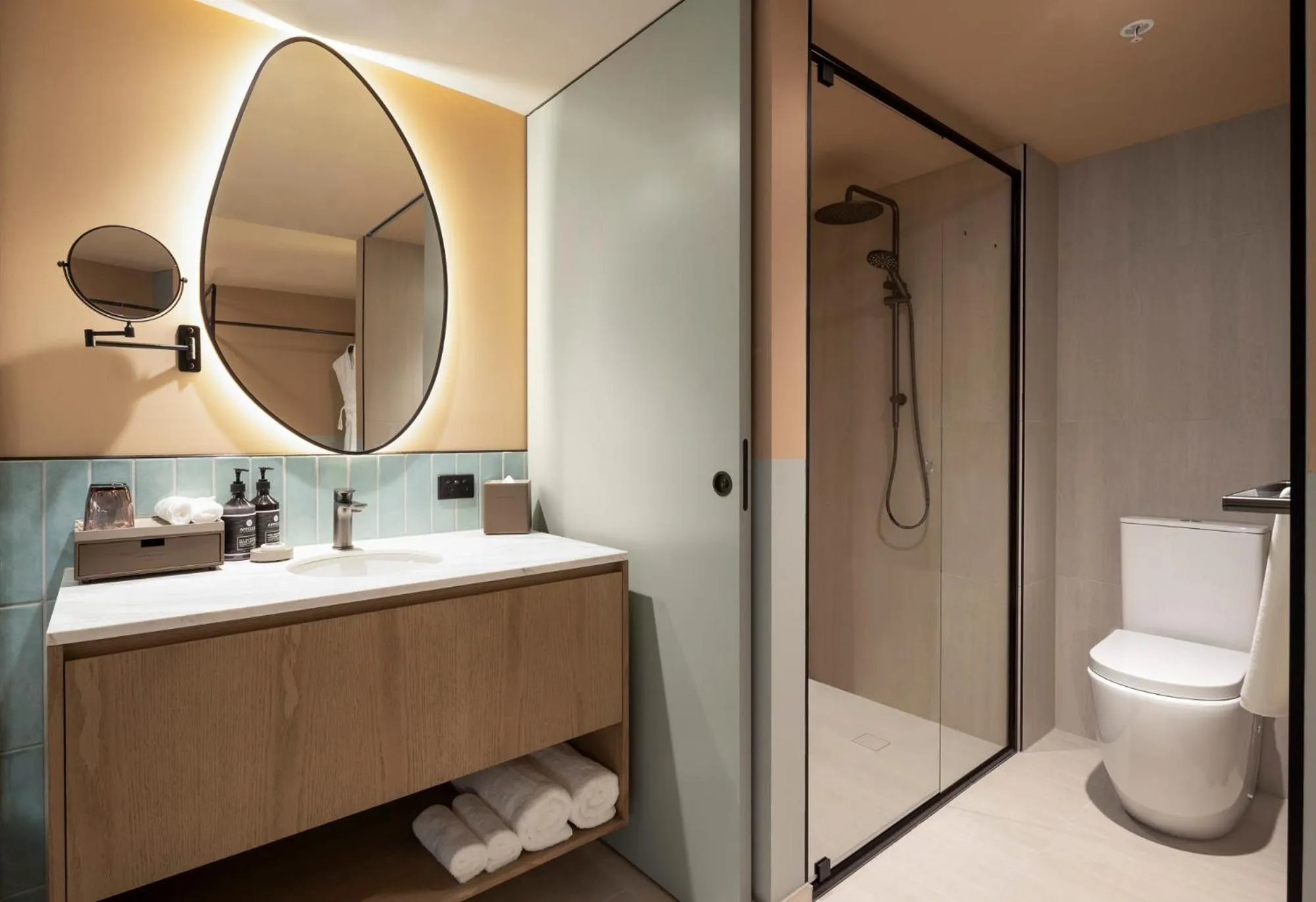 Bathroom in Mercure Melbourne La Trobe Street